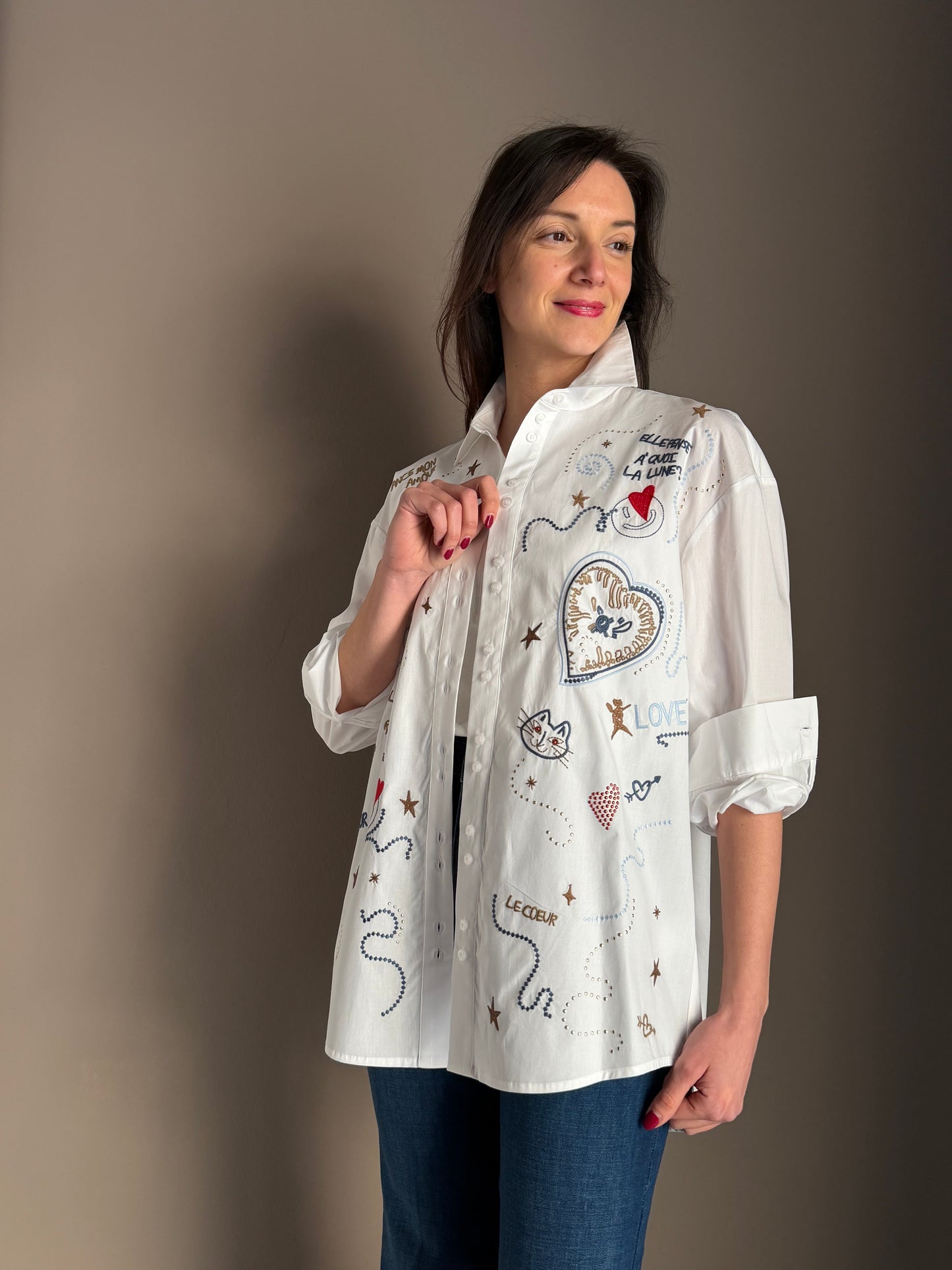 Camicia over in cotone con ricamo