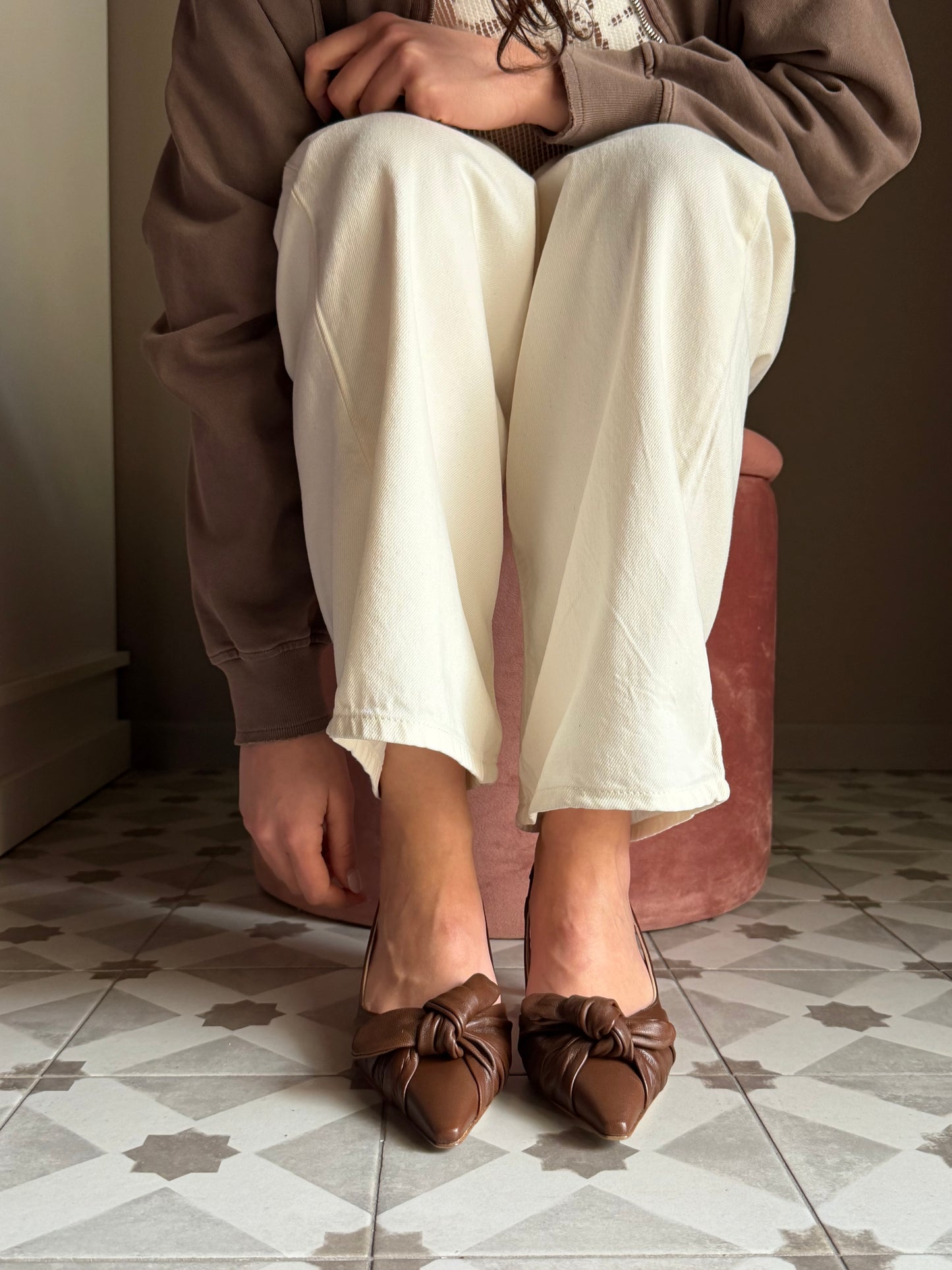 Decolletè in nappa con nodo