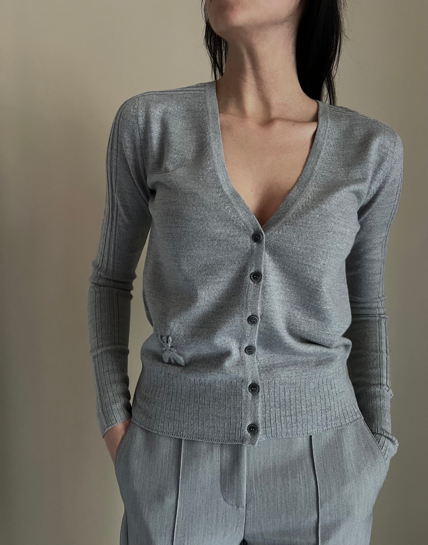 Cardigan scollo a V con Fly patch grigio