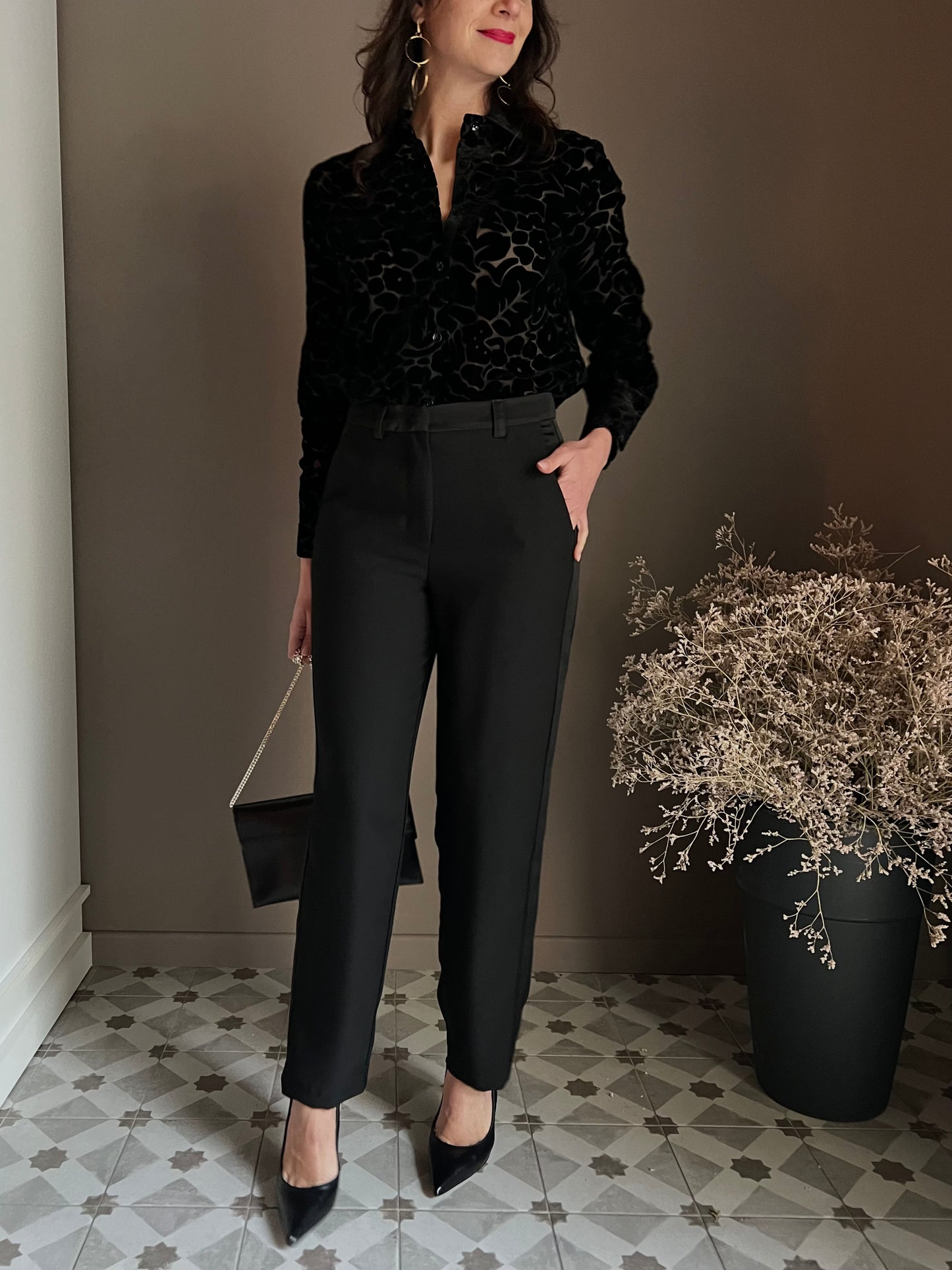 Pantalone ankle nero in crepe con dettaglio laterale