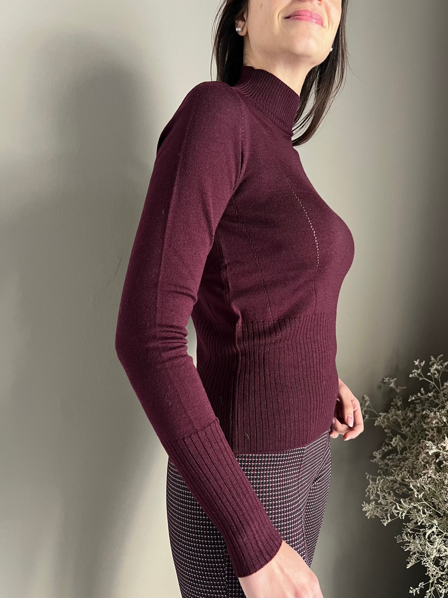 Maglia in lana rasata collo alto Purple red