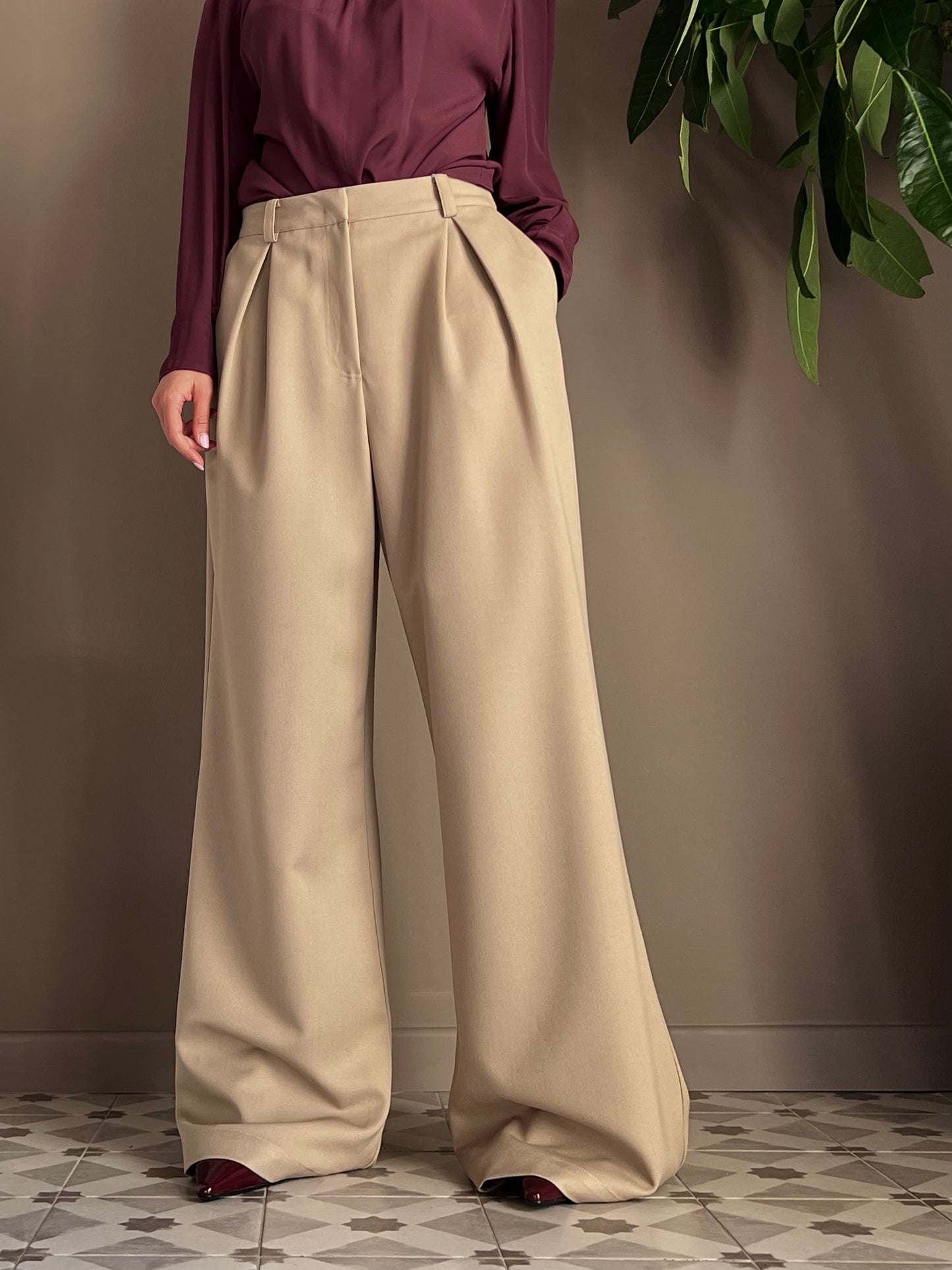 Pantalone oversize in gabardine beige