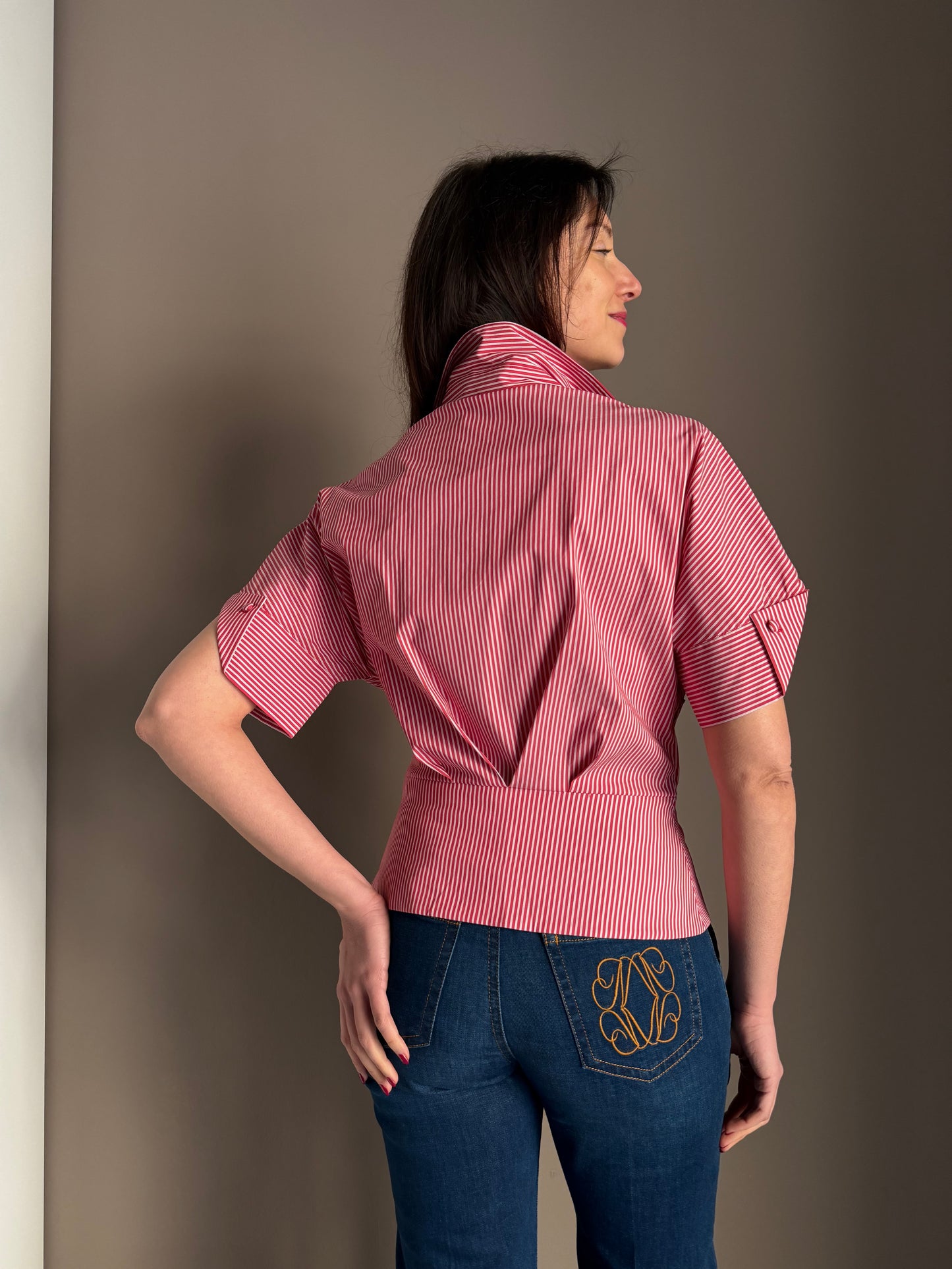 Camicia a righe con ricami preziosi