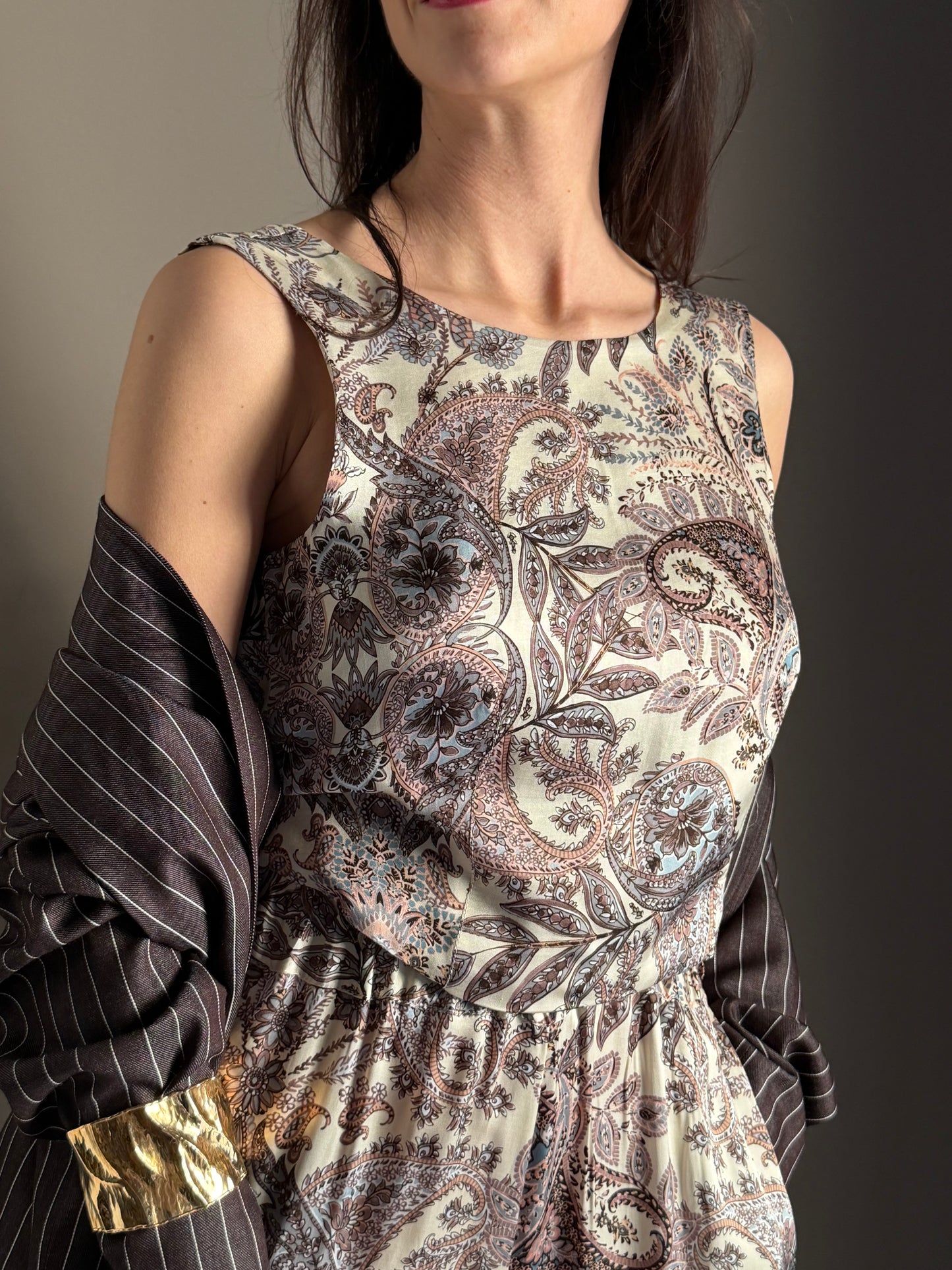 Top in viscosa con scollo sulla schiena