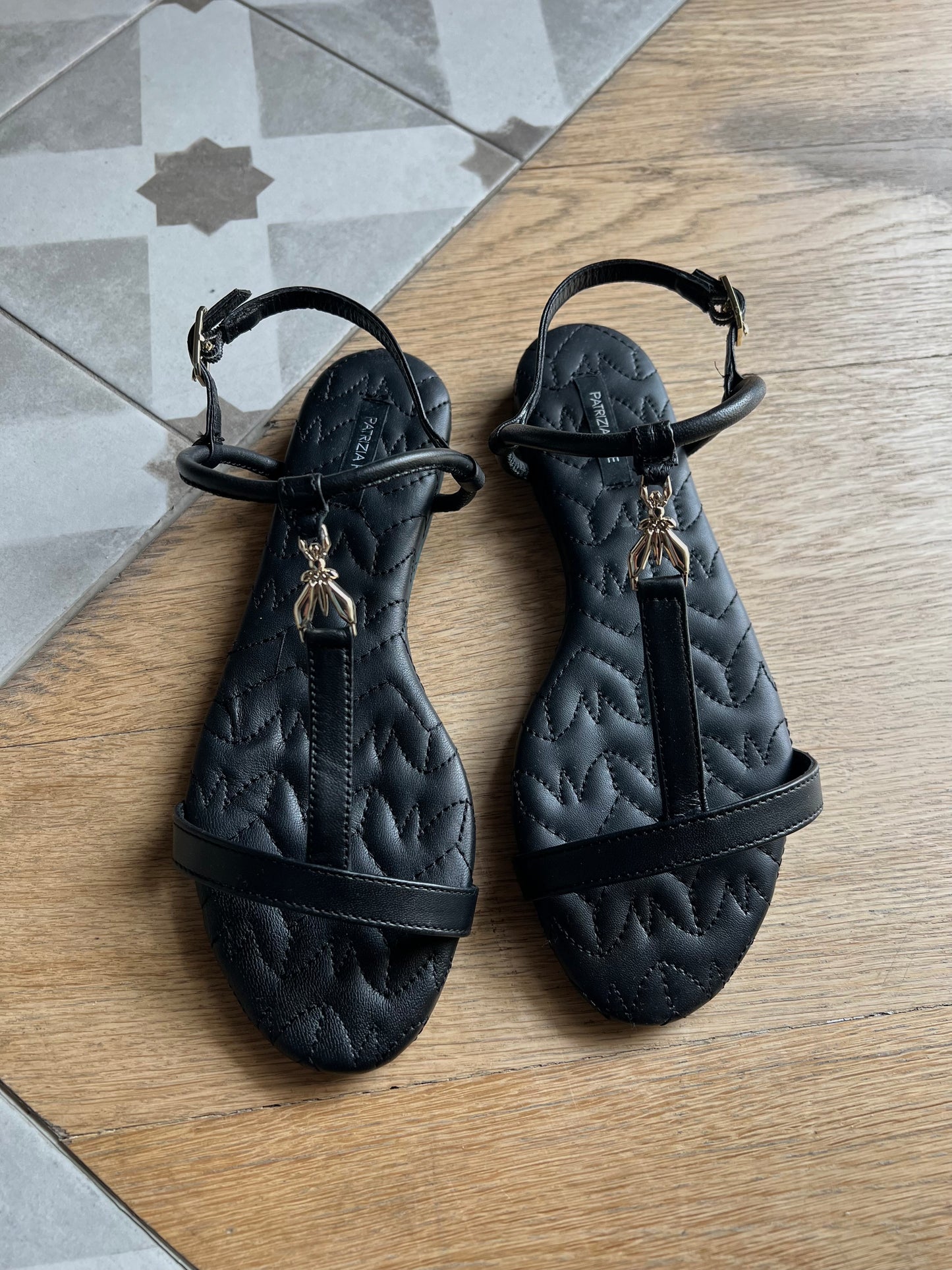 Sandalo flat in pelle nero