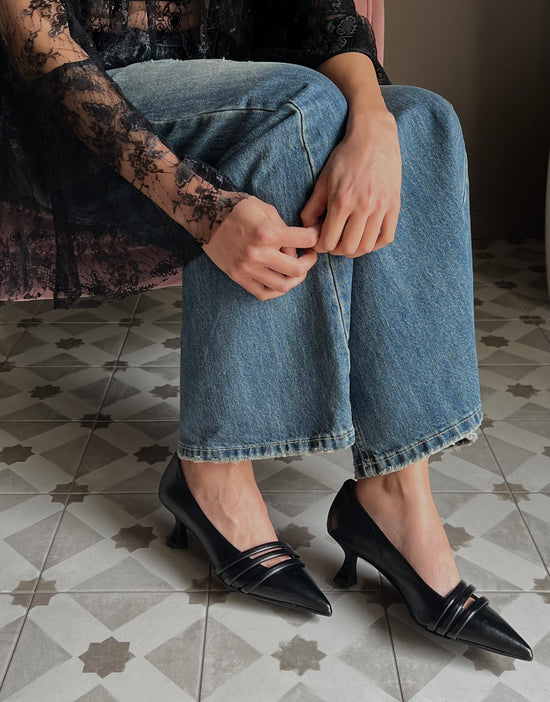 Decolletè in pelle con fascette tubolari