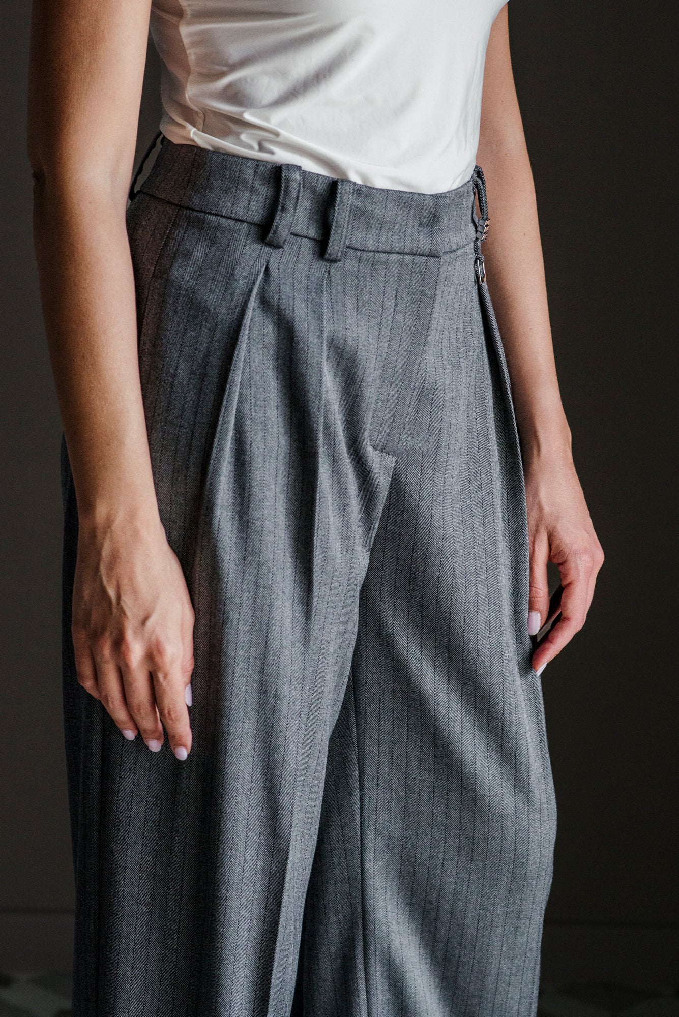 Pantalone gessato wide-leg grigio/marrone