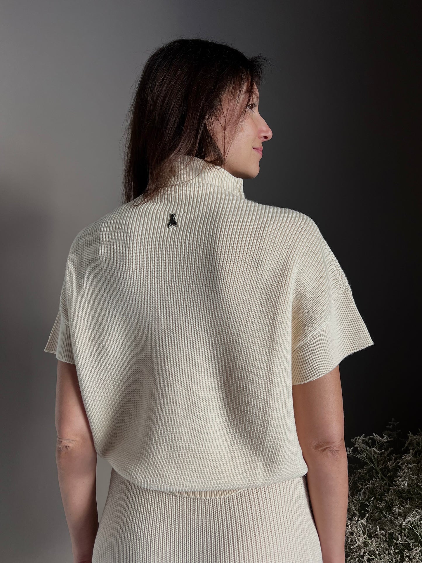 Maglia manica corta in lana a costine