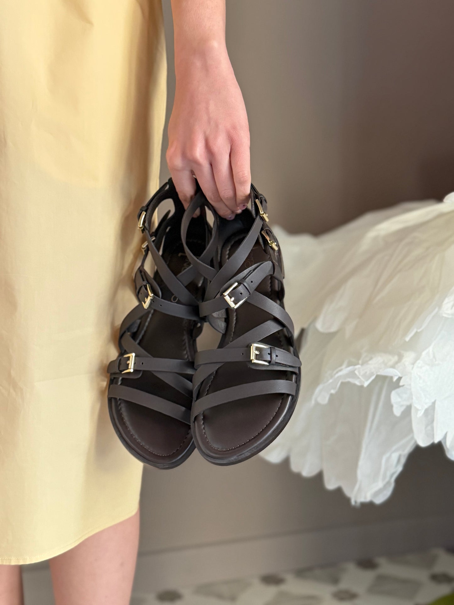 Sandalo flat in pelle con fibbie regolabili T.Moro