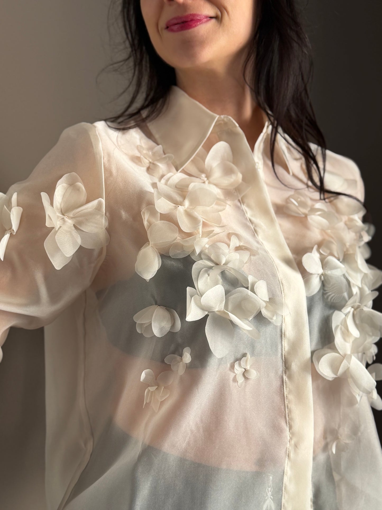 Camicia Champagne con Applicazioni Floreali