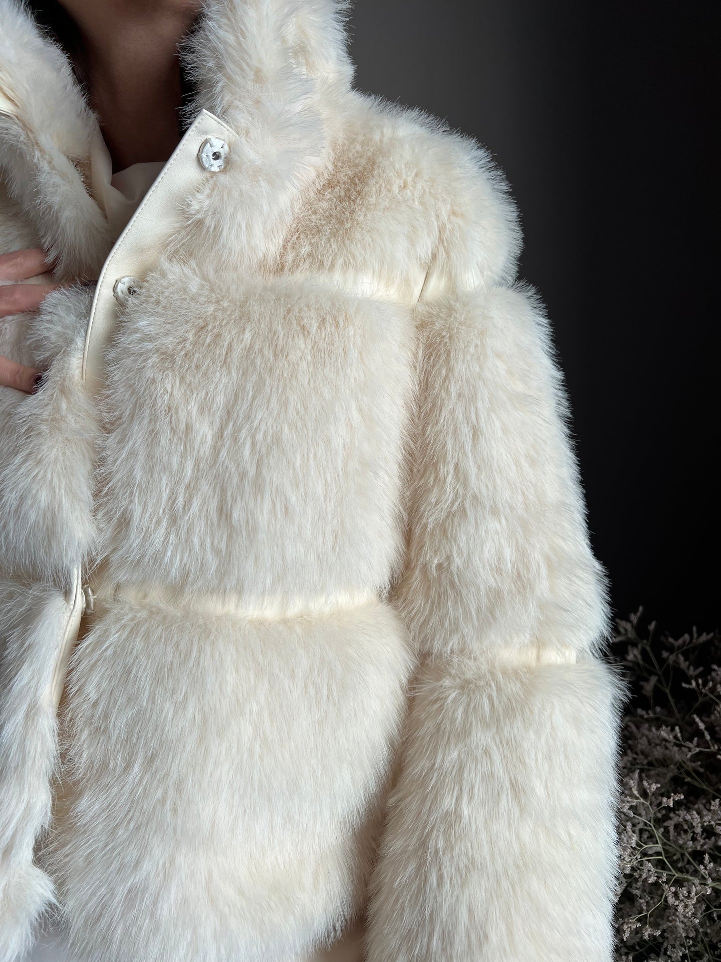 Giubbotto fluffy corto Wooly White