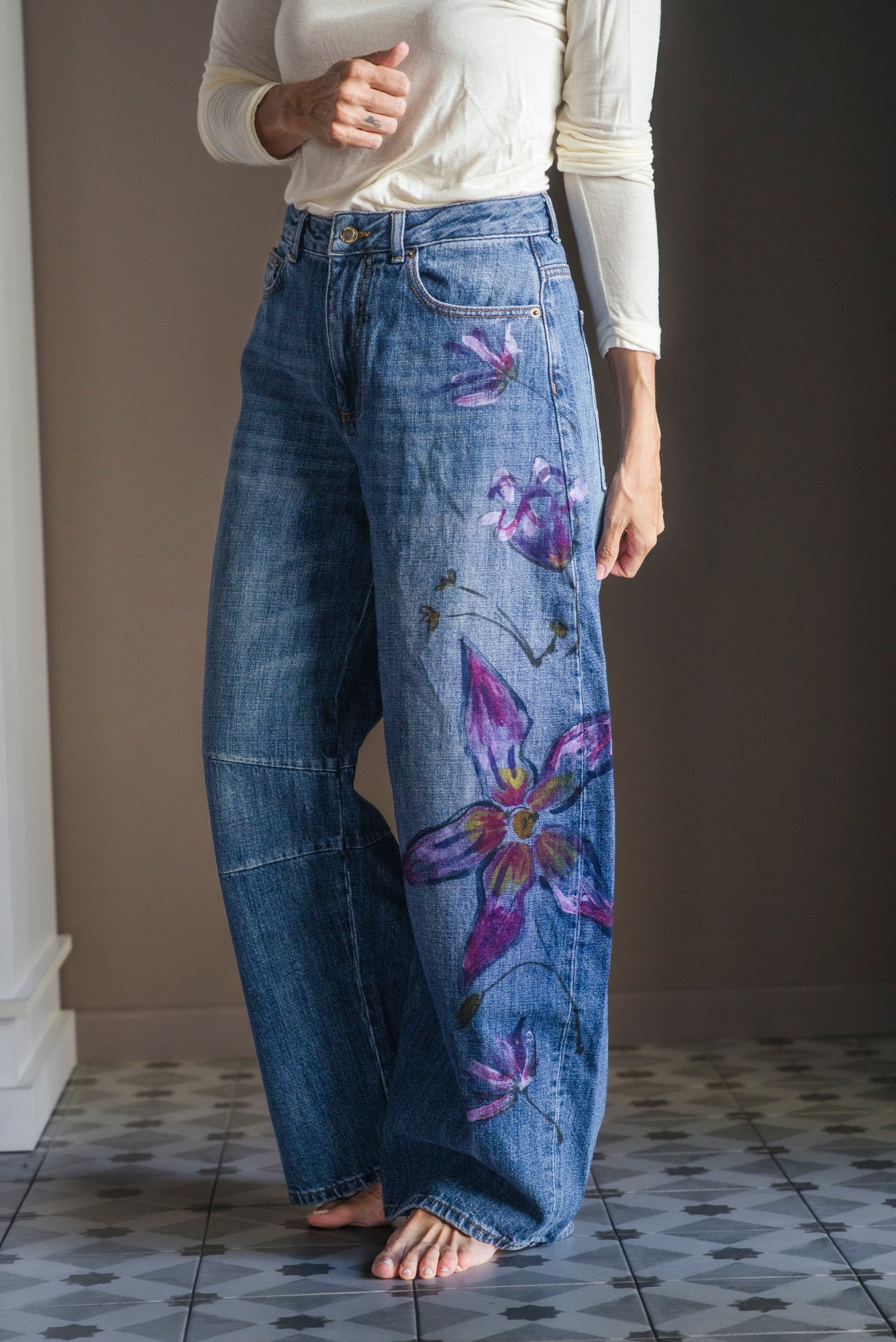 Pantalone denim dipinto a mano