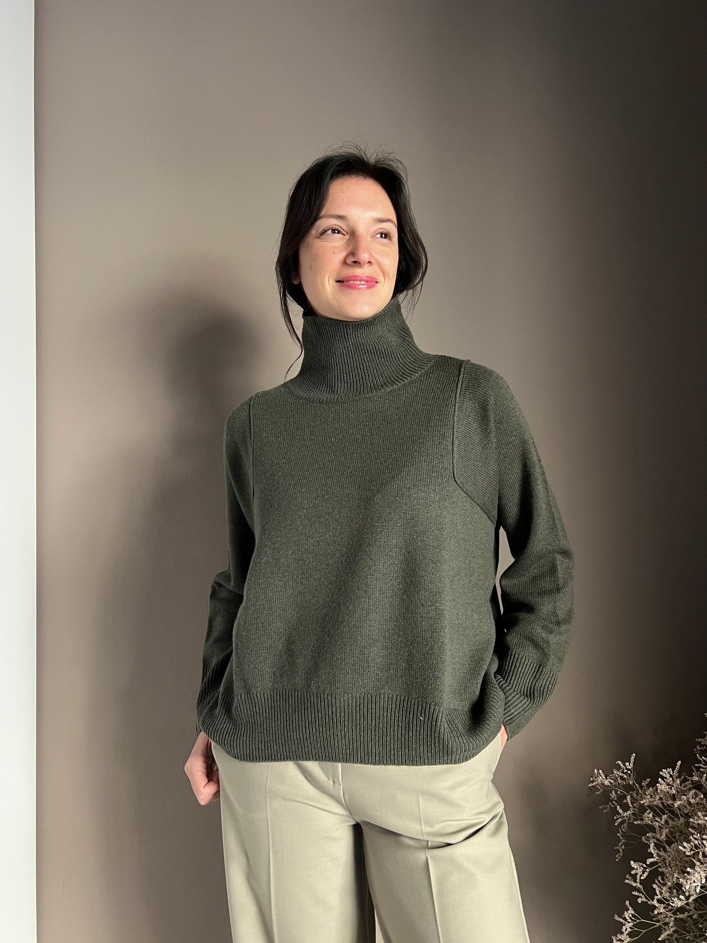 Maglia collo alto in lana e Cashemire Verde salvia