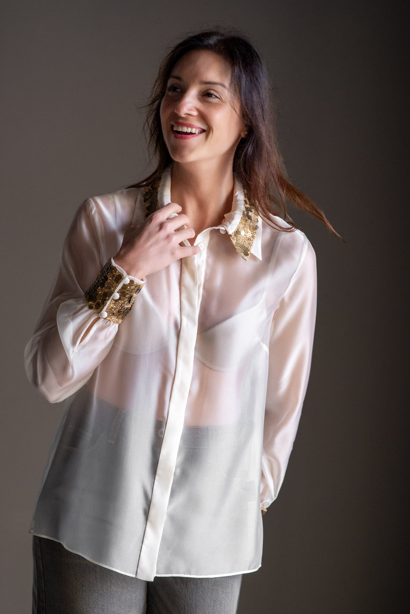 Blusa in organza con dettagli paillettes