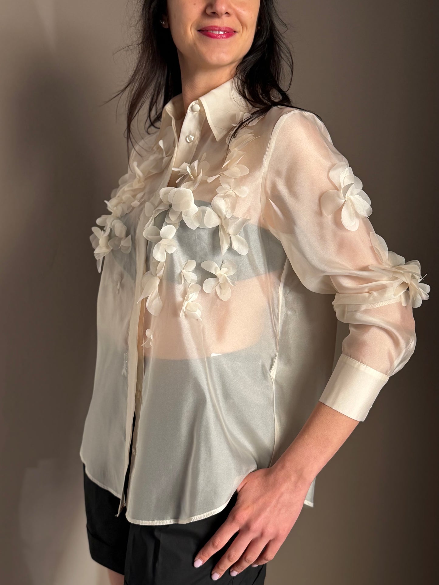 Camicia Champagne con Applicazioni Floreali