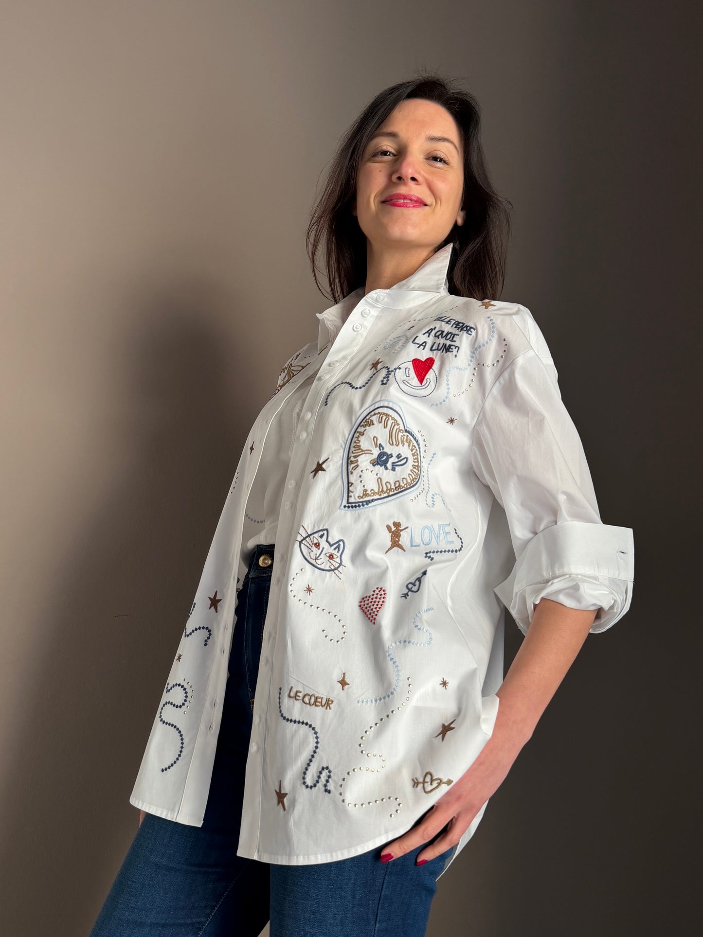 Camicia over in cotone con ricamo