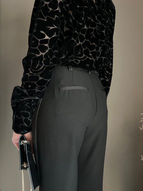 Pantalone ankle nero in crepe con dettaglio laterale