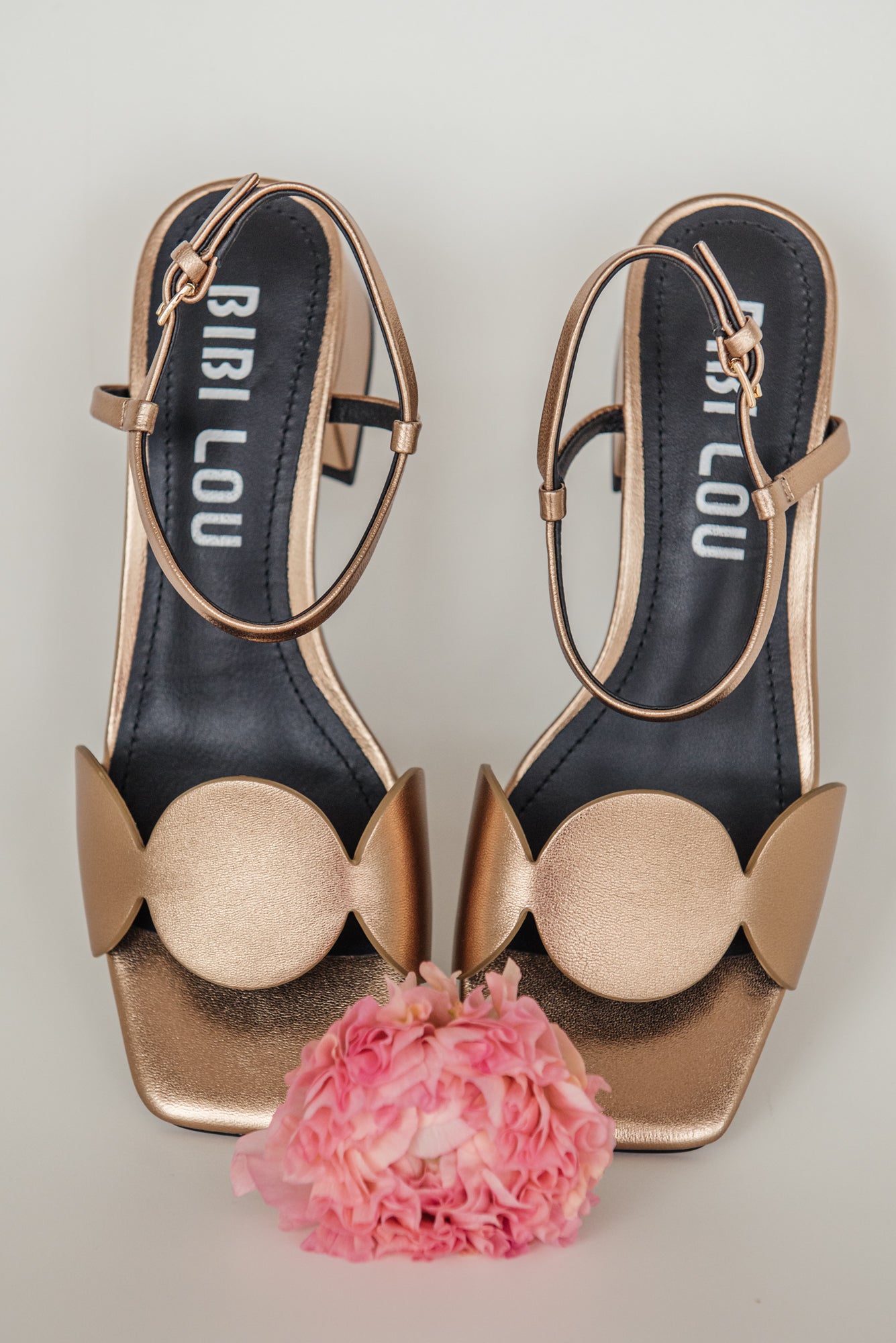 Sandalo in pelle bronzo con fascia semicerchi