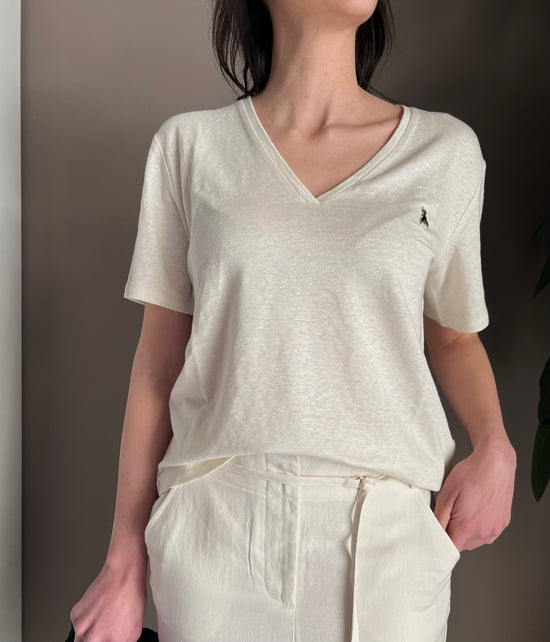 T-shirt scollo a V in lino