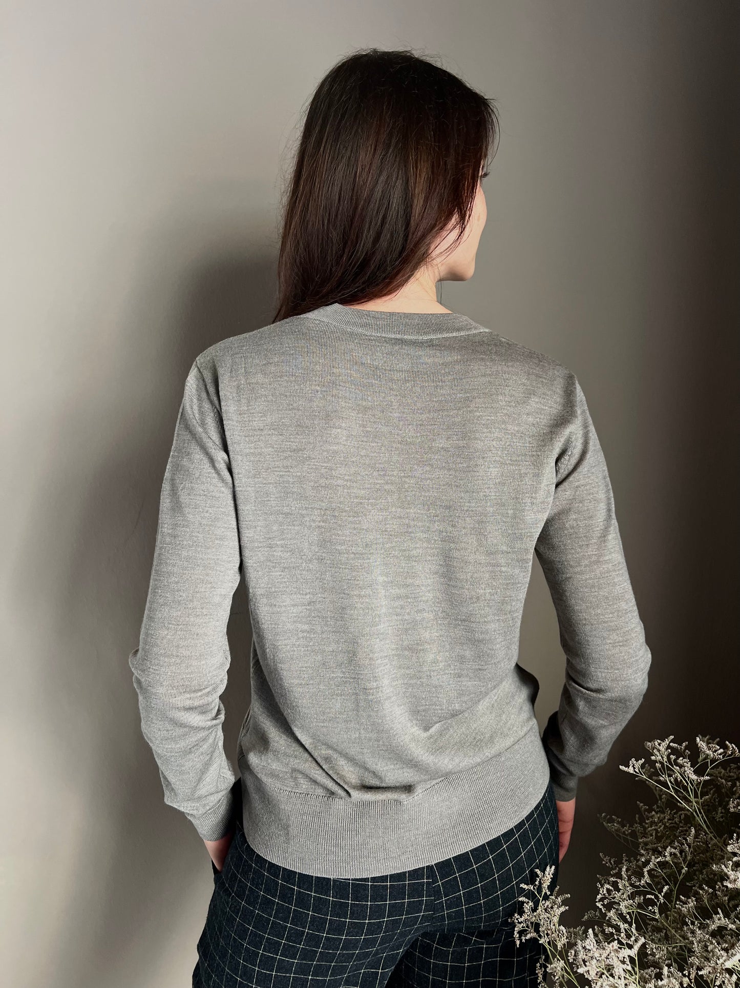 Maglia scollo a V in lana Greige