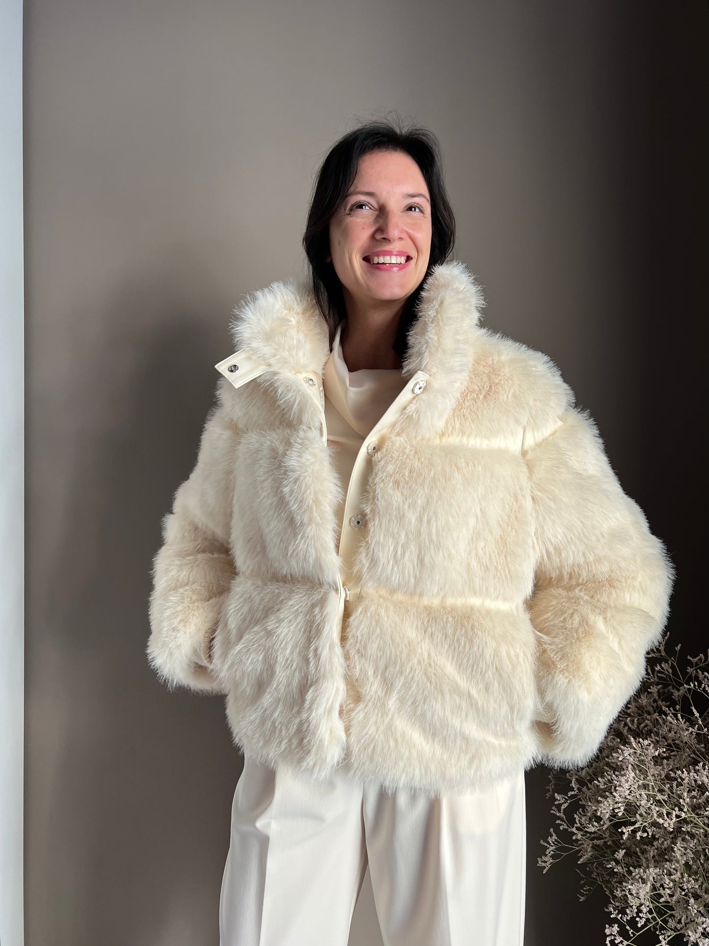 Giubbotto fluffy corto Wooly White