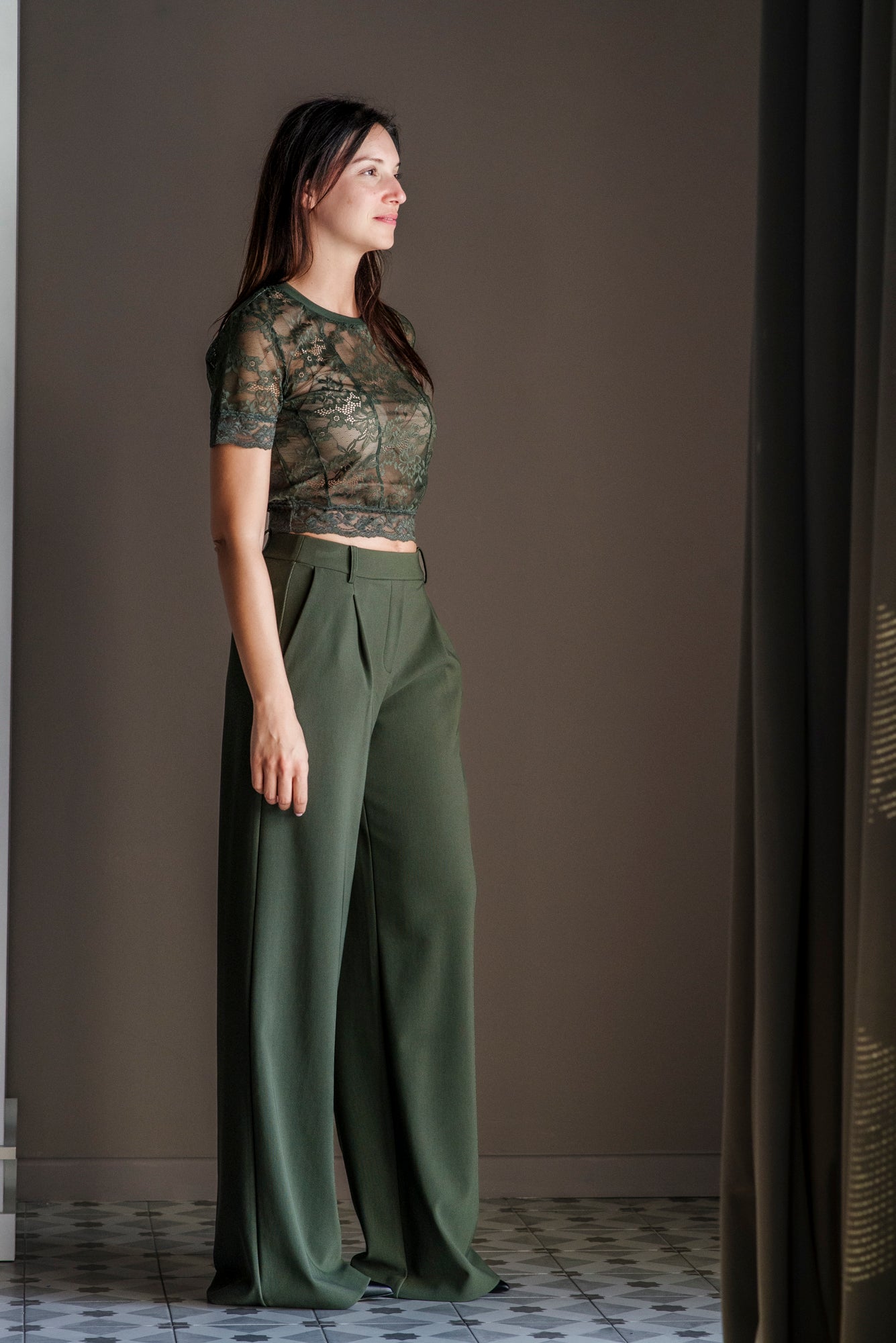 Pantalone a palazzo con vita elasticizzata militare