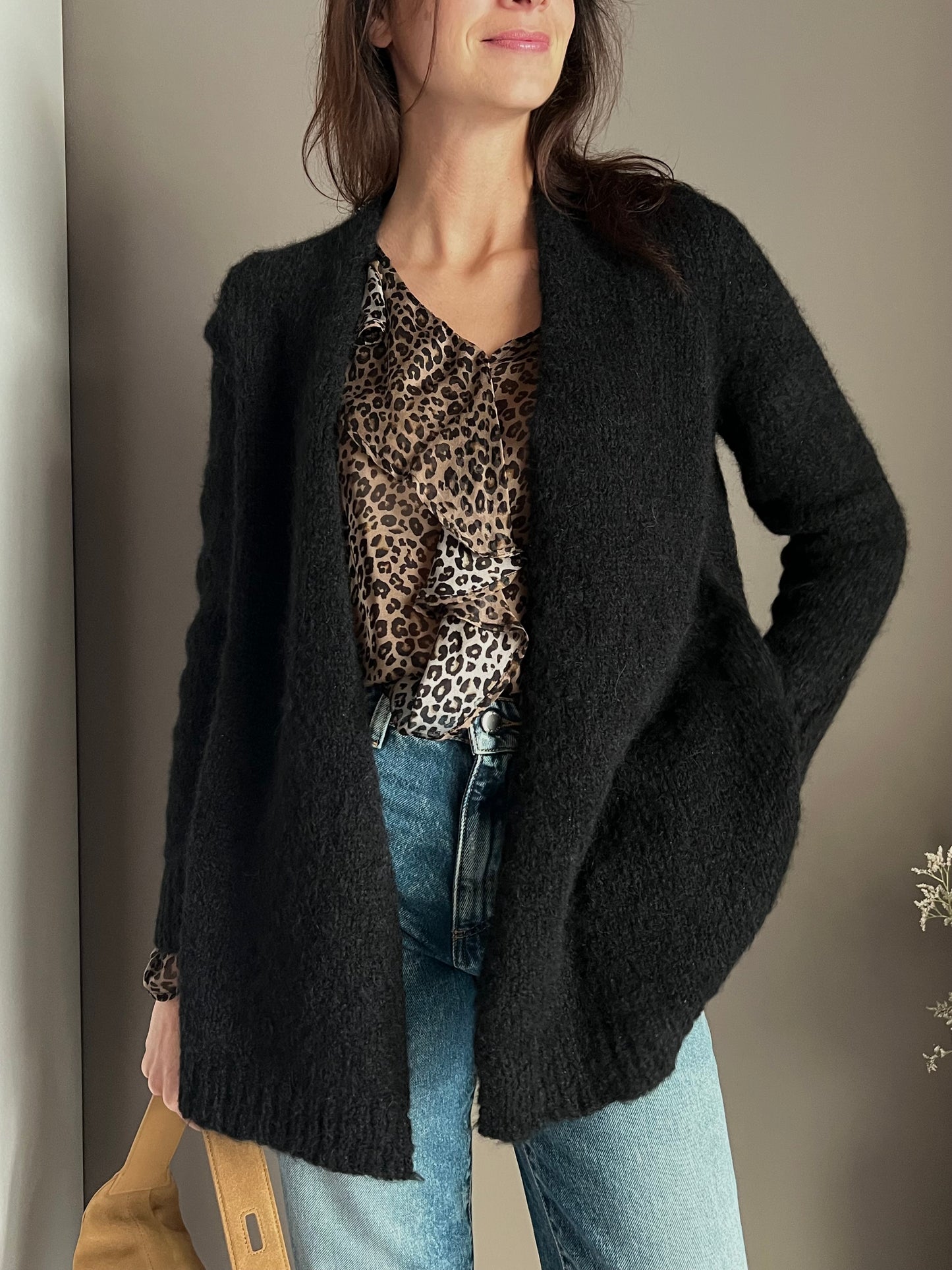 Cardigan nero in misto alpaca e lana
