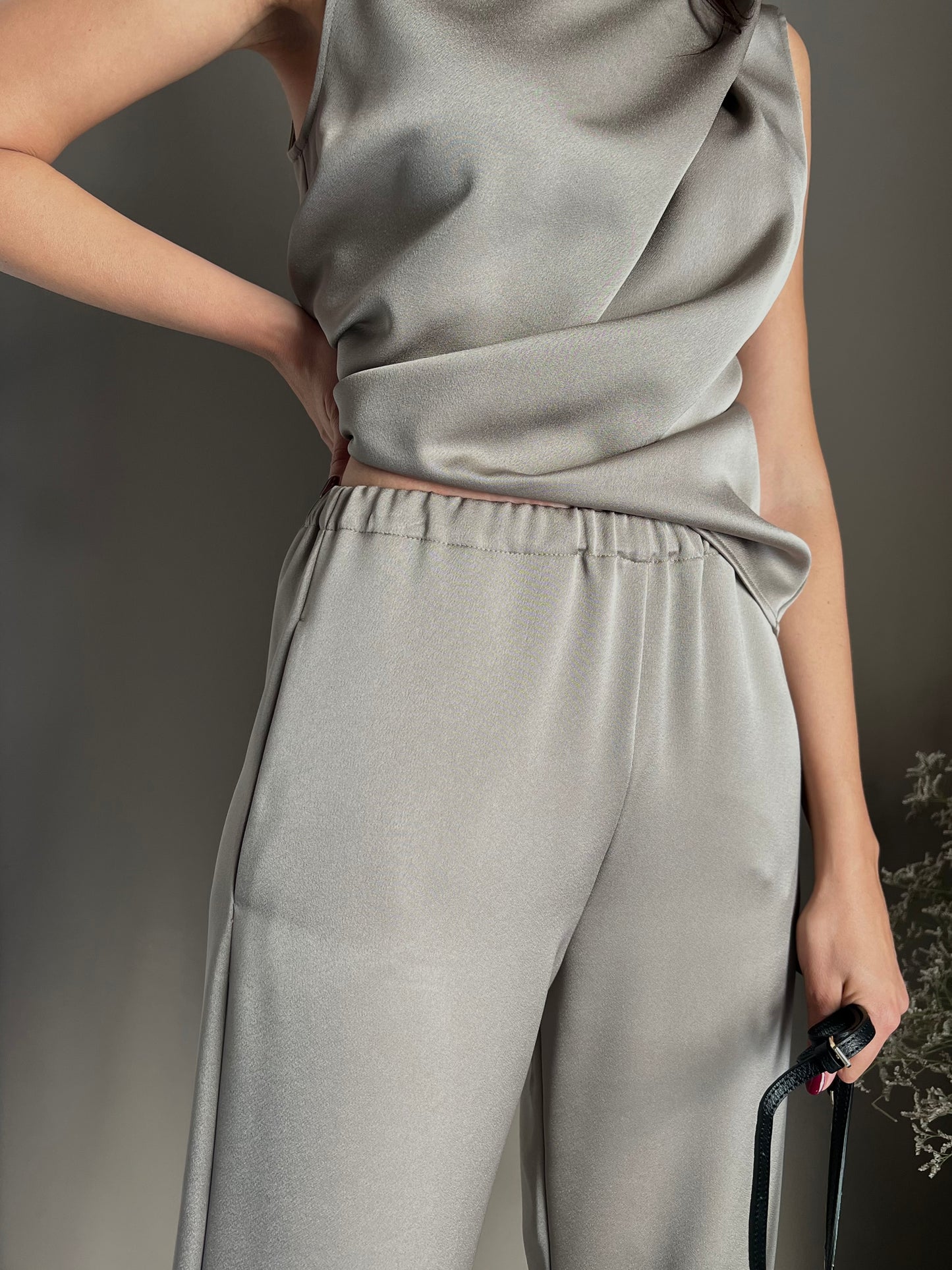 Pantalone palazzo in tessuto lucido taupe