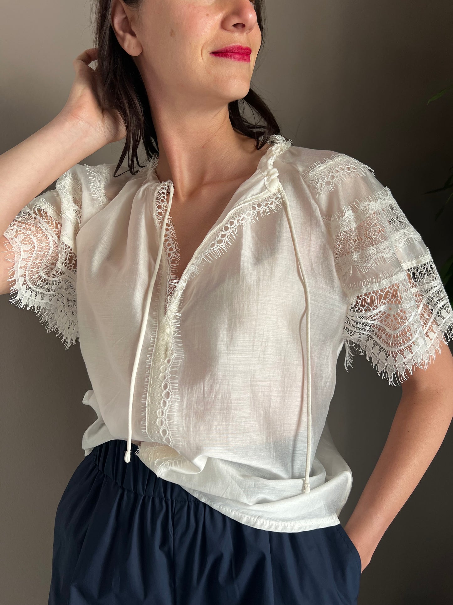 Blusa manica corta con inserti in pizzo cream