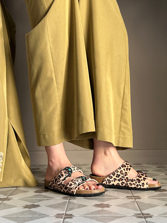 Sandalo in cavallino con fibbia boho
