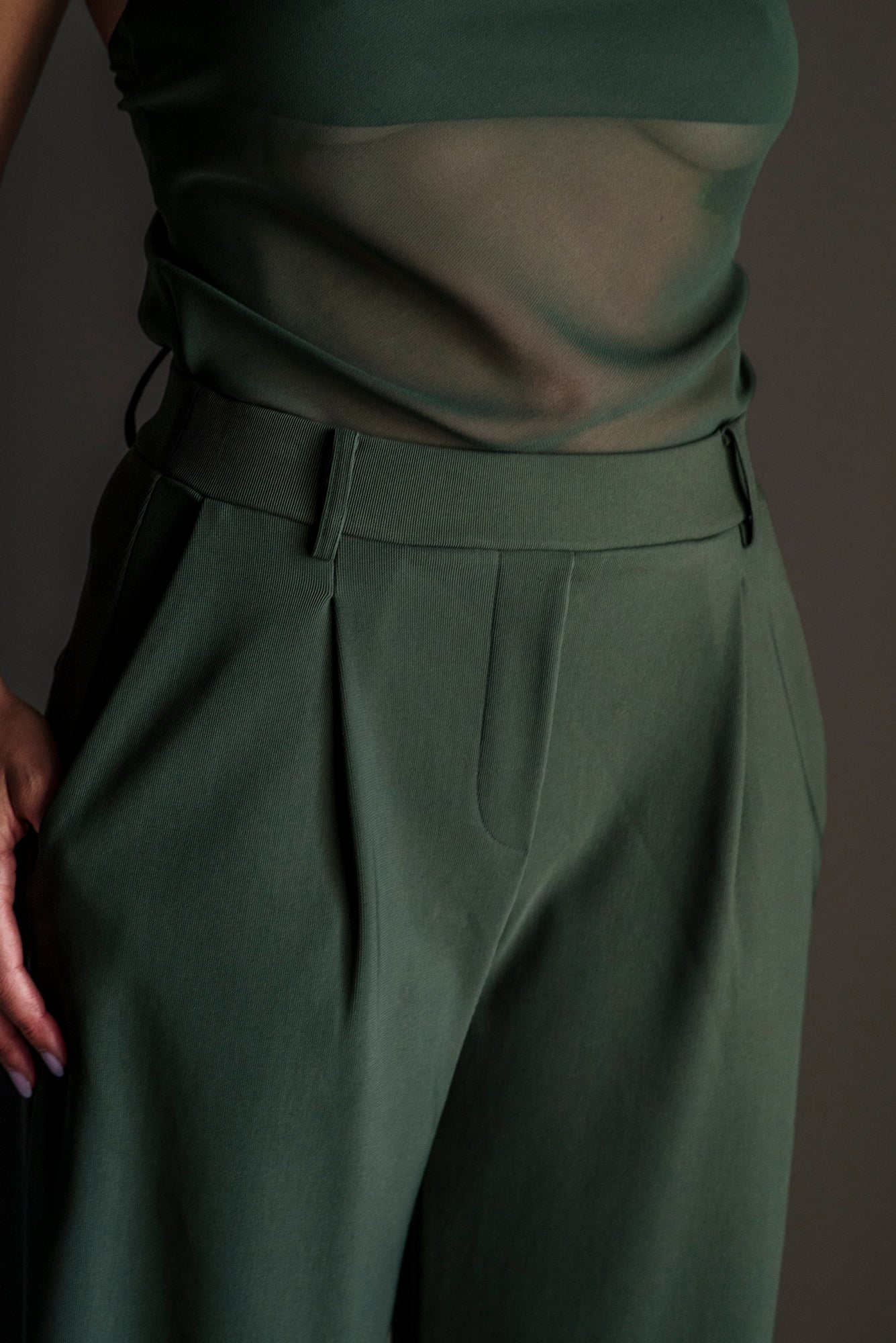 Pantalone a palazzo con vita elasticizzata militare
