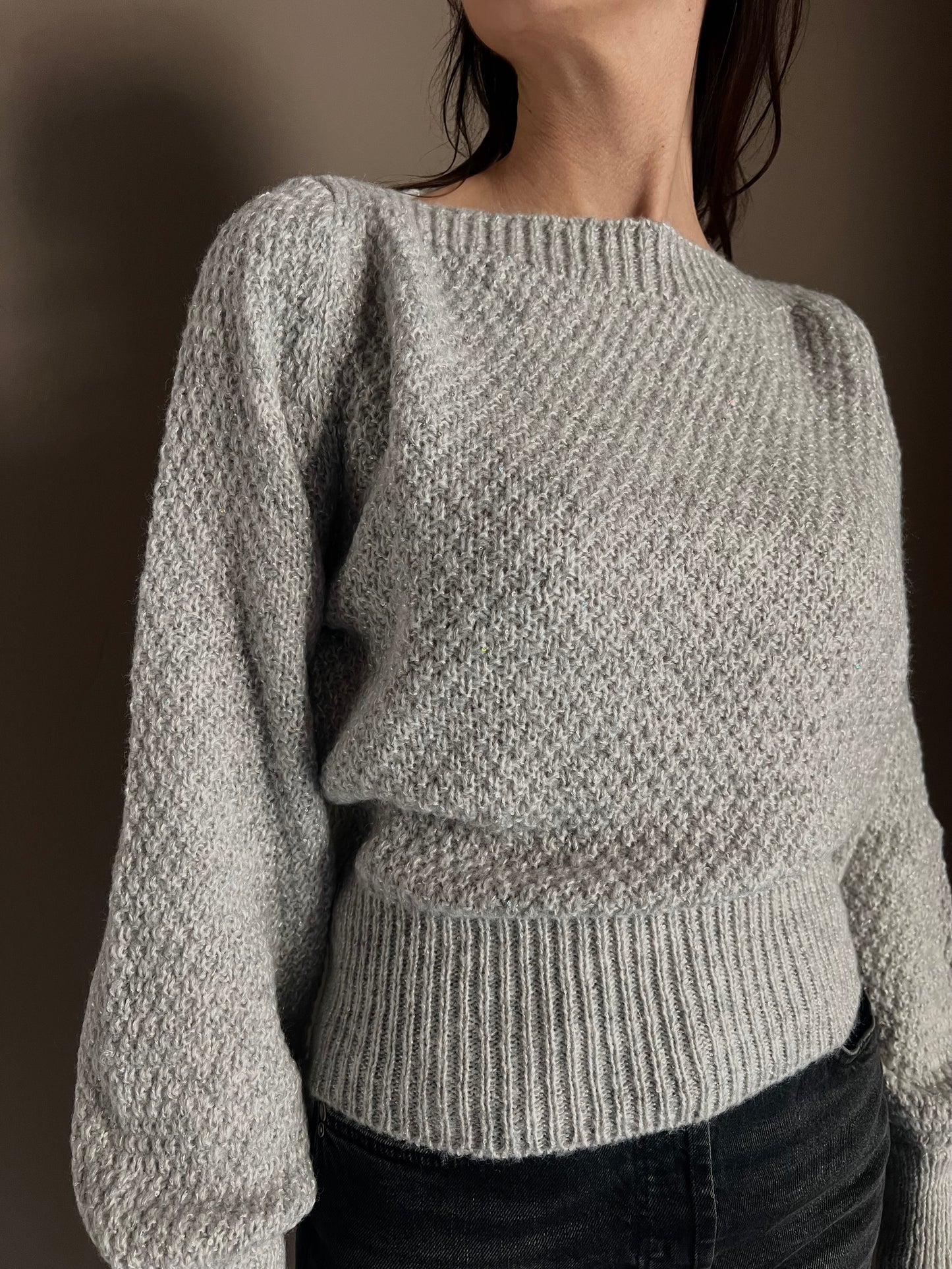 Maglia So Allure con micro paillettes grigio