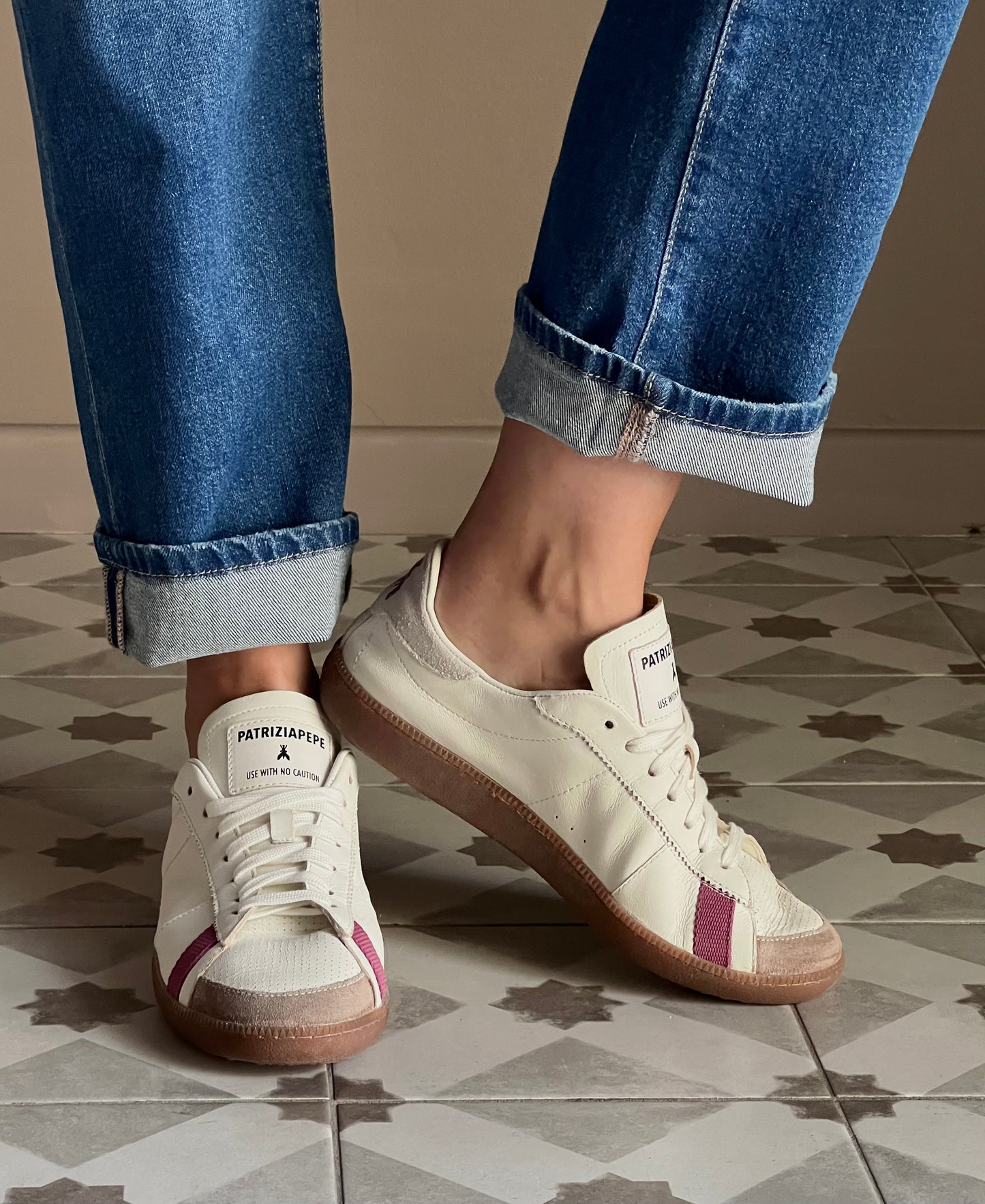 Sneakers in nappa con lettering purple