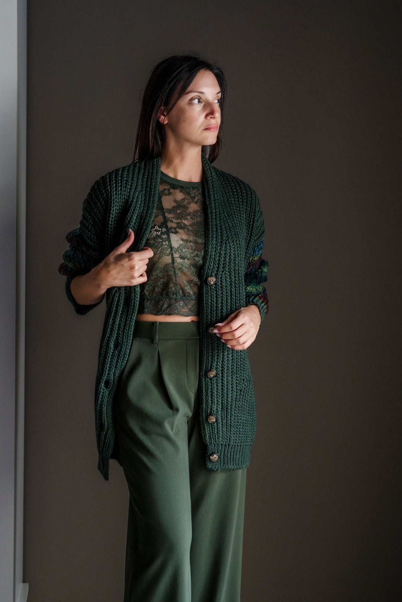 Top in pizzo floreale verde