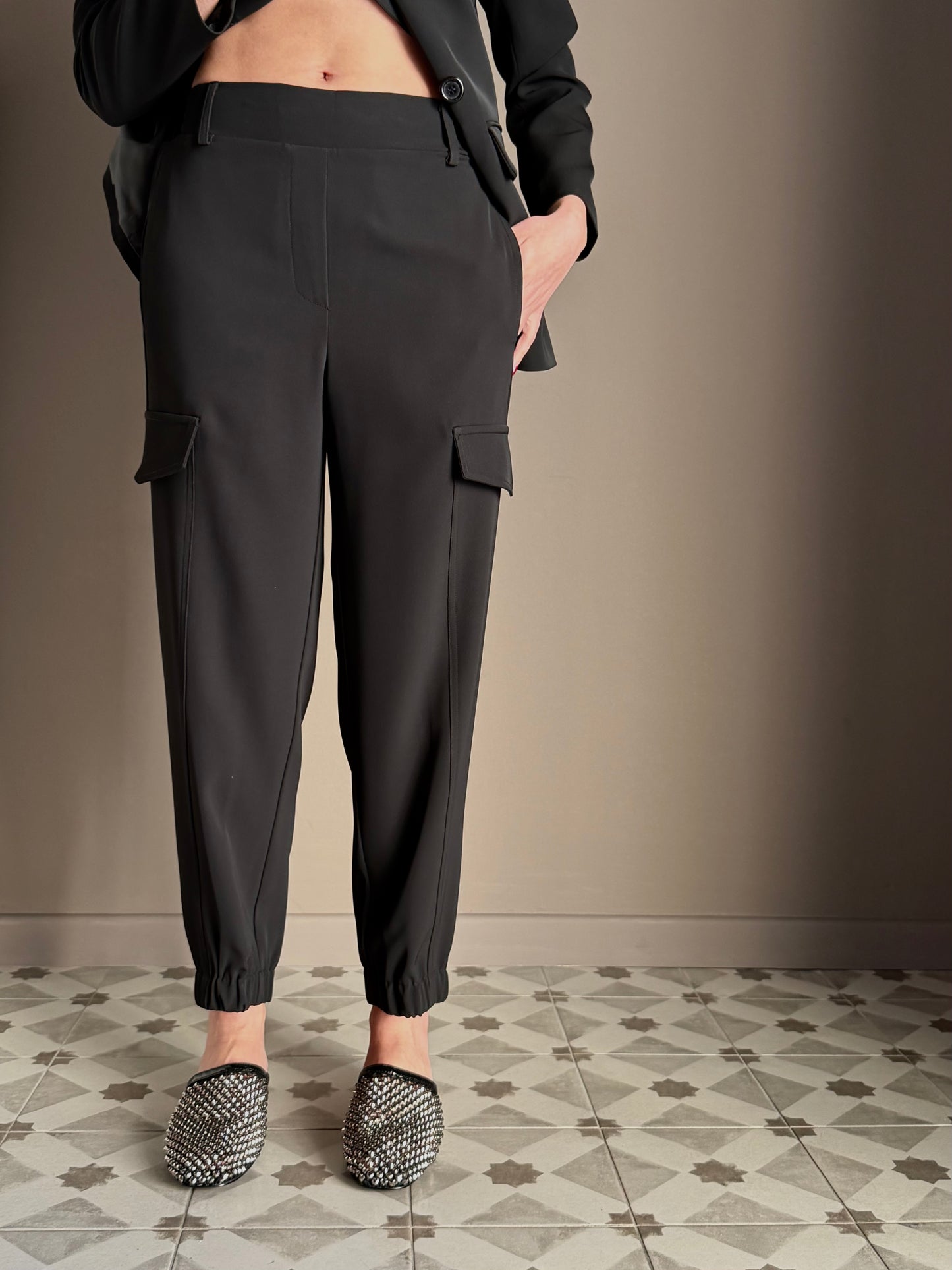 Pantalone cargo in crepe