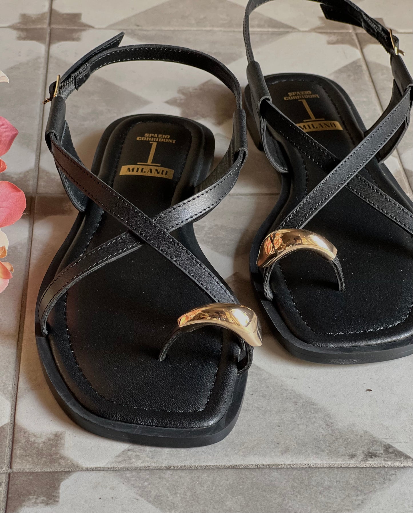 Sandalo infradito in pelle nero