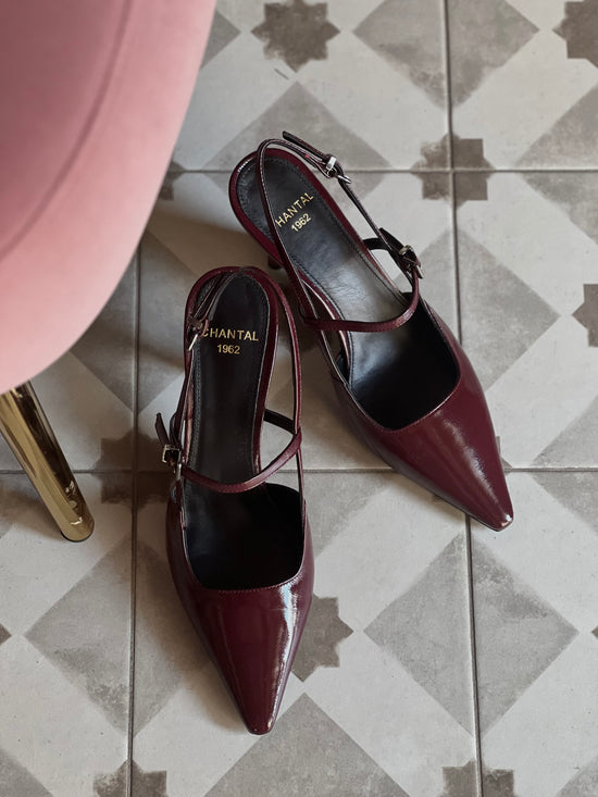 Slingback in vernice con tacco sottile