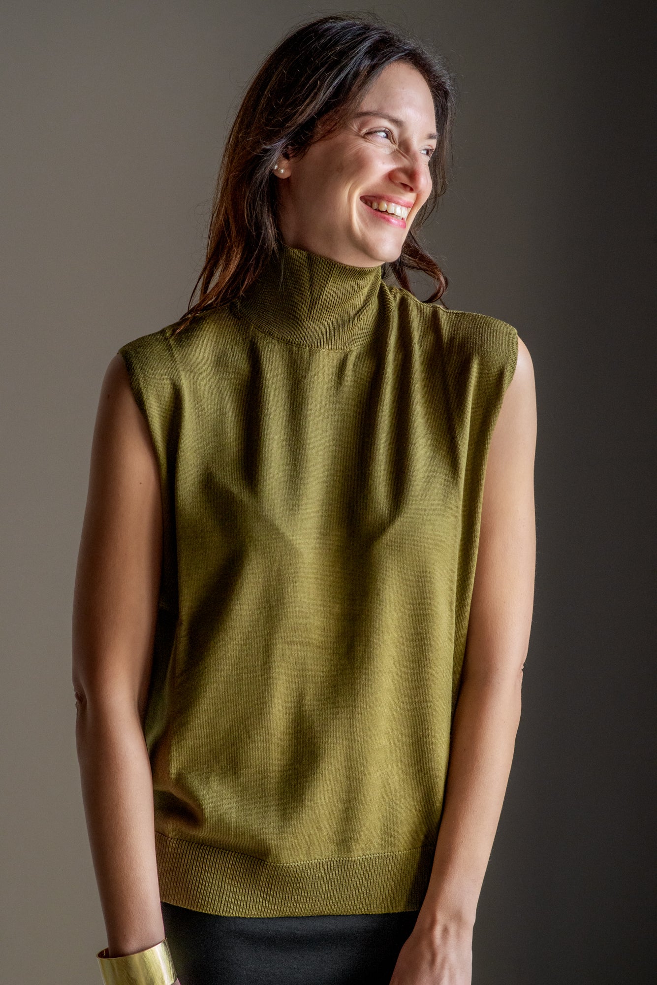 Maglia Smanicata in Lana – Verde Oliva