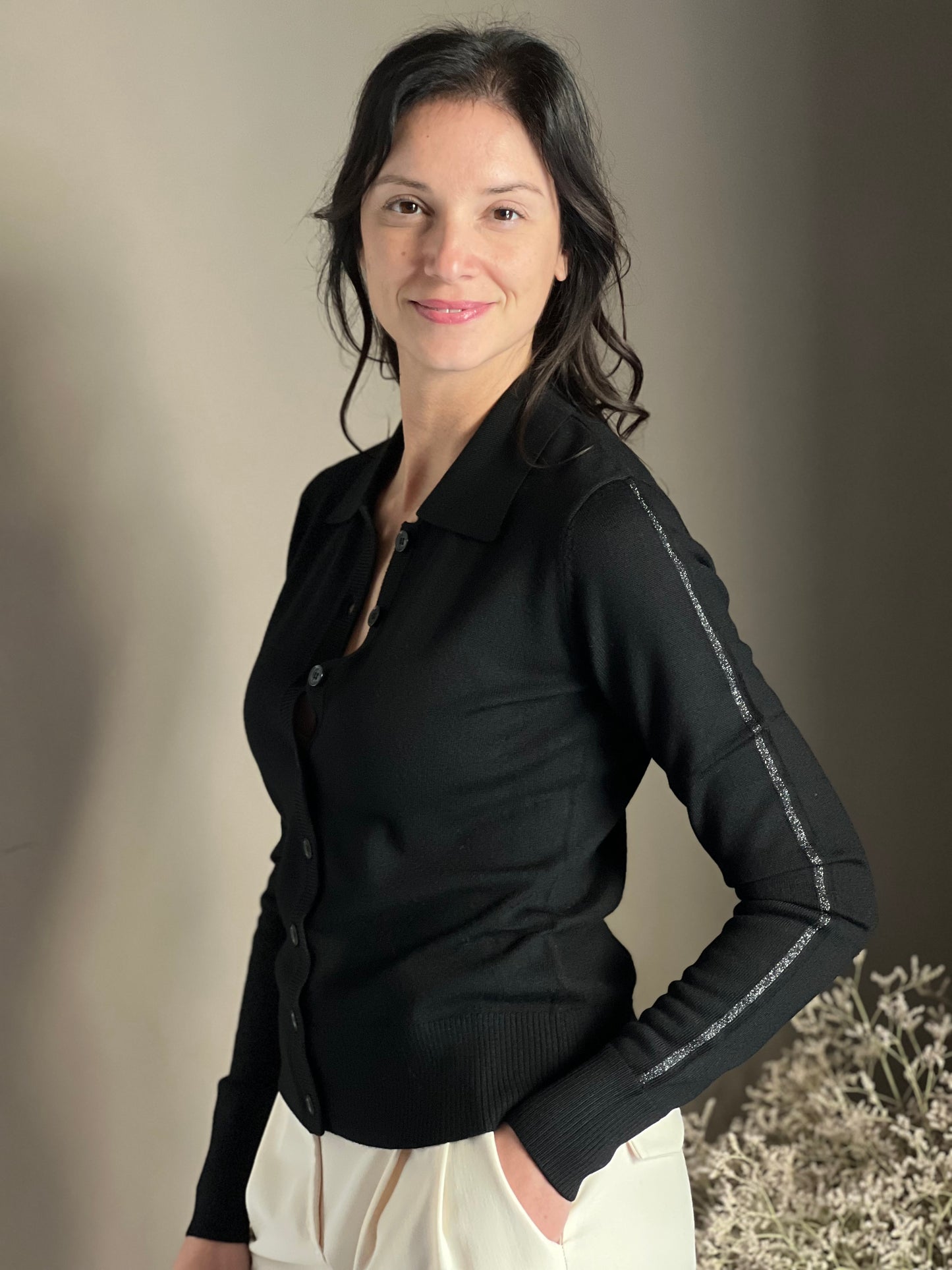 Cardigan in lana  nero con collo a polo