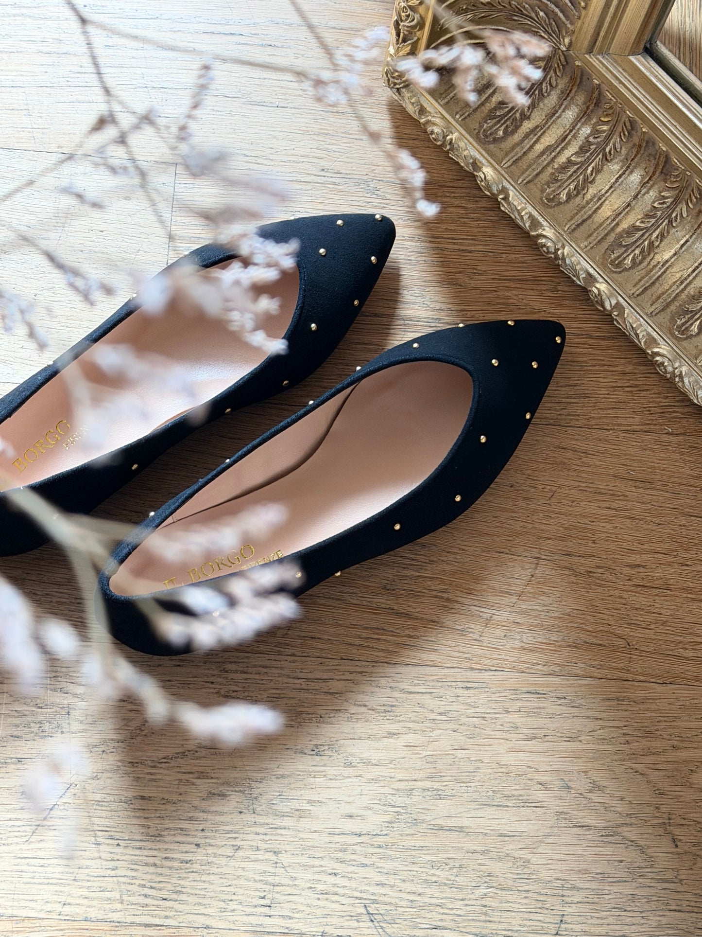 Decolletè flat in suede nera