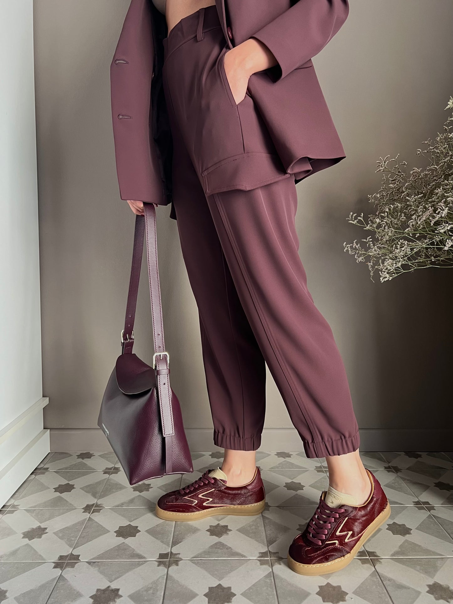 Pantalone in crepe cargo bordeaux