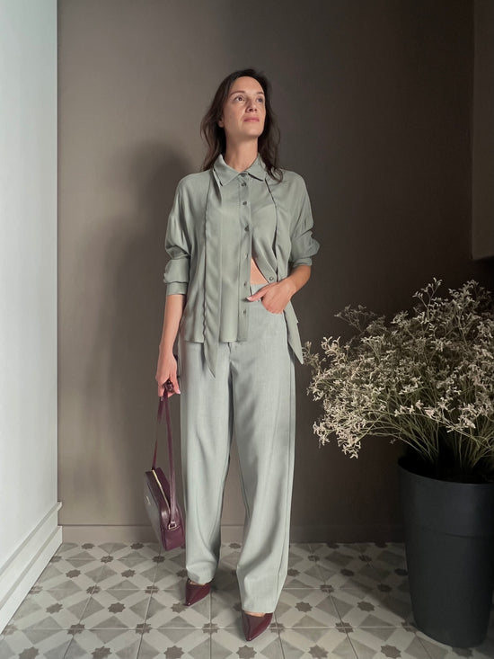 Camicia fluida in viscosa con cravattino staccabile