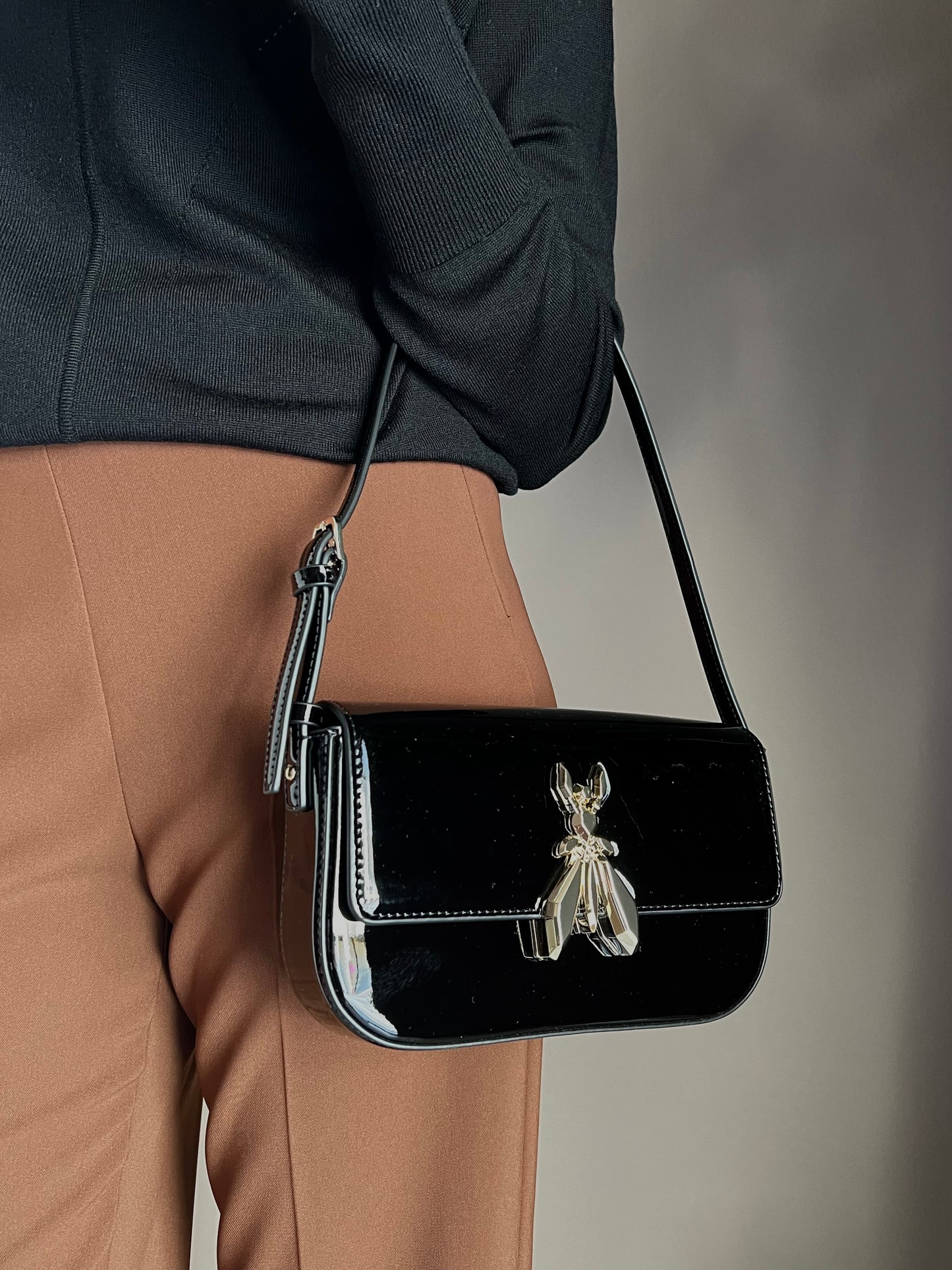 Borsa a spalla Fly in vernice nera
