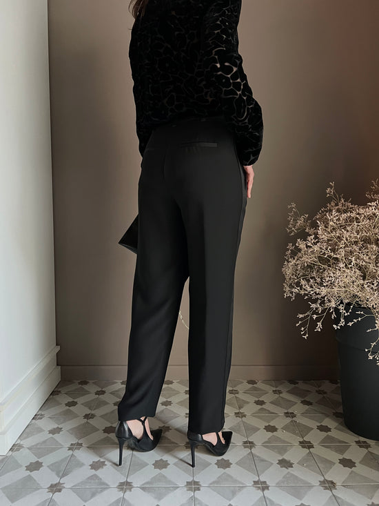 Pantalone ankle nero in crepe con dettaglio laterale