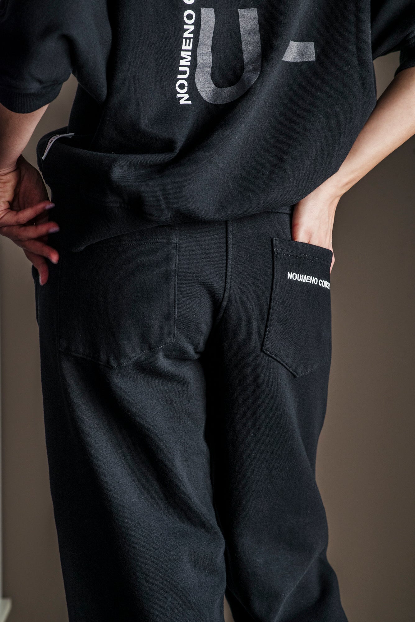 Pantalone in felpa Nero Noumeno Concept