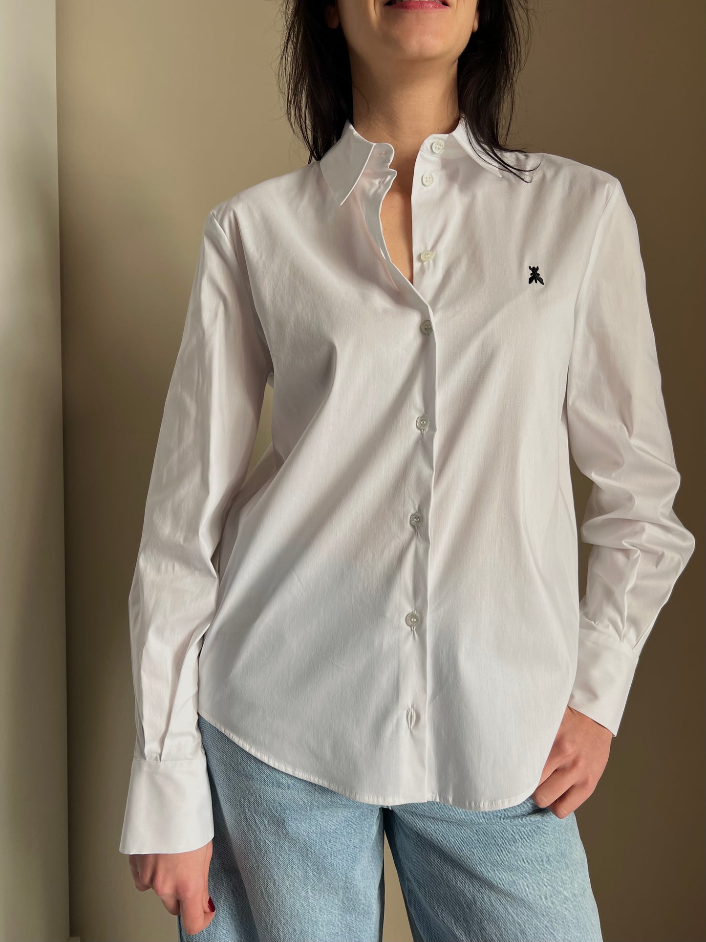 Camicia bianca con spacco sul retro