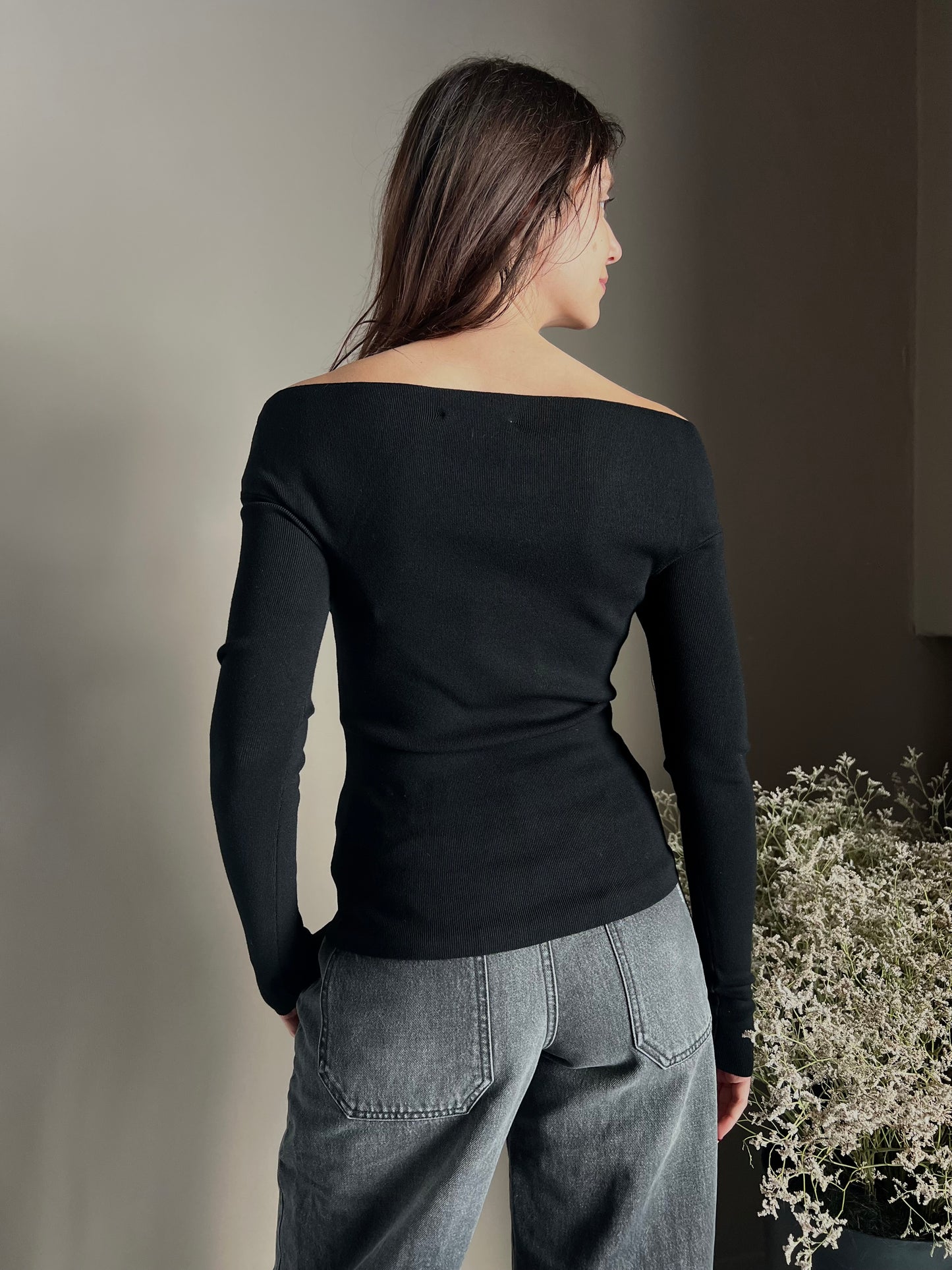 Maglia off shoulder nera