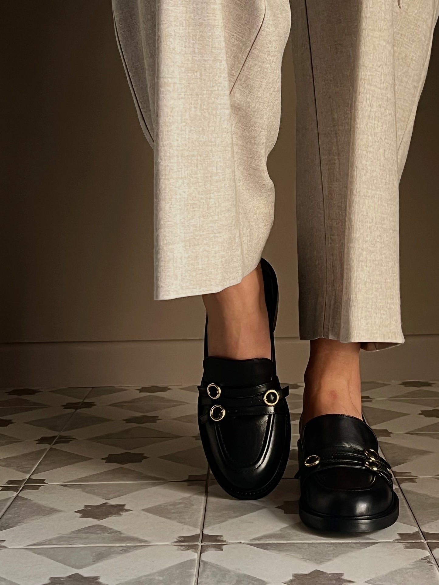 Mocassino in pelle con dettagli gold