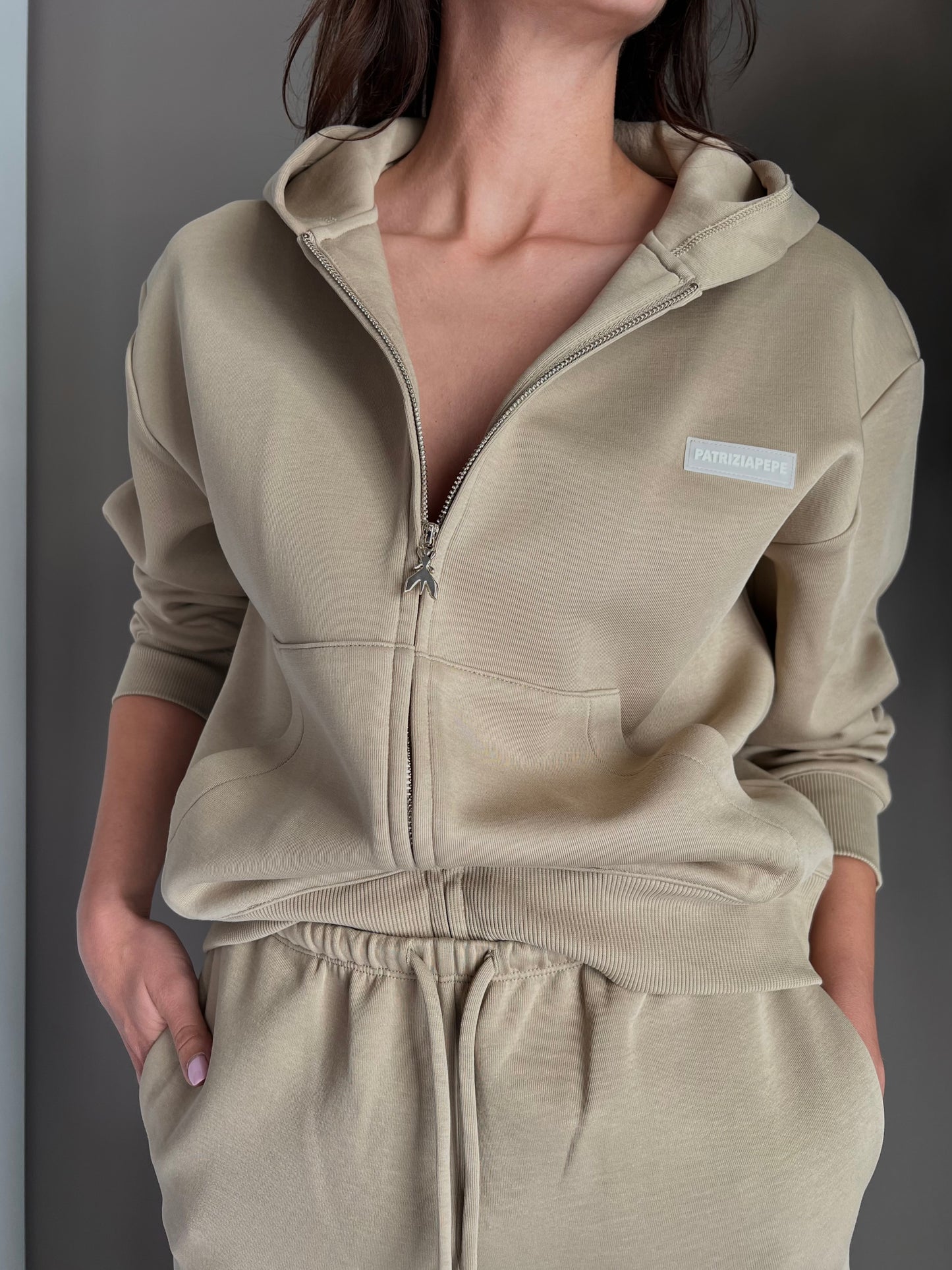 Felpa con cappuccio in tessuto tecnico beige
