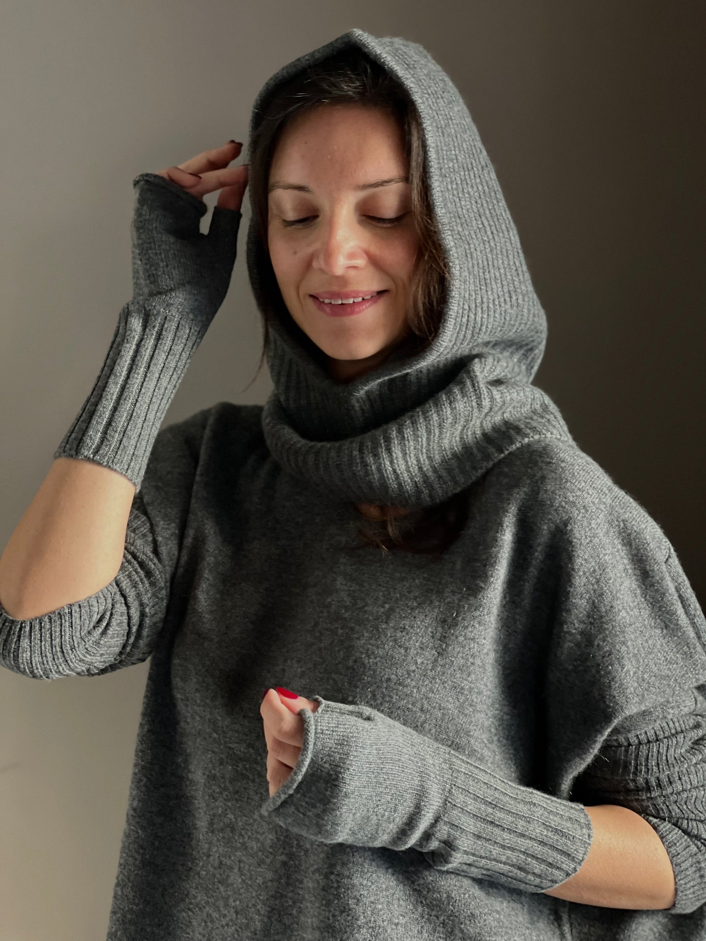 Cappuccio/balaclava in cashmere grigio